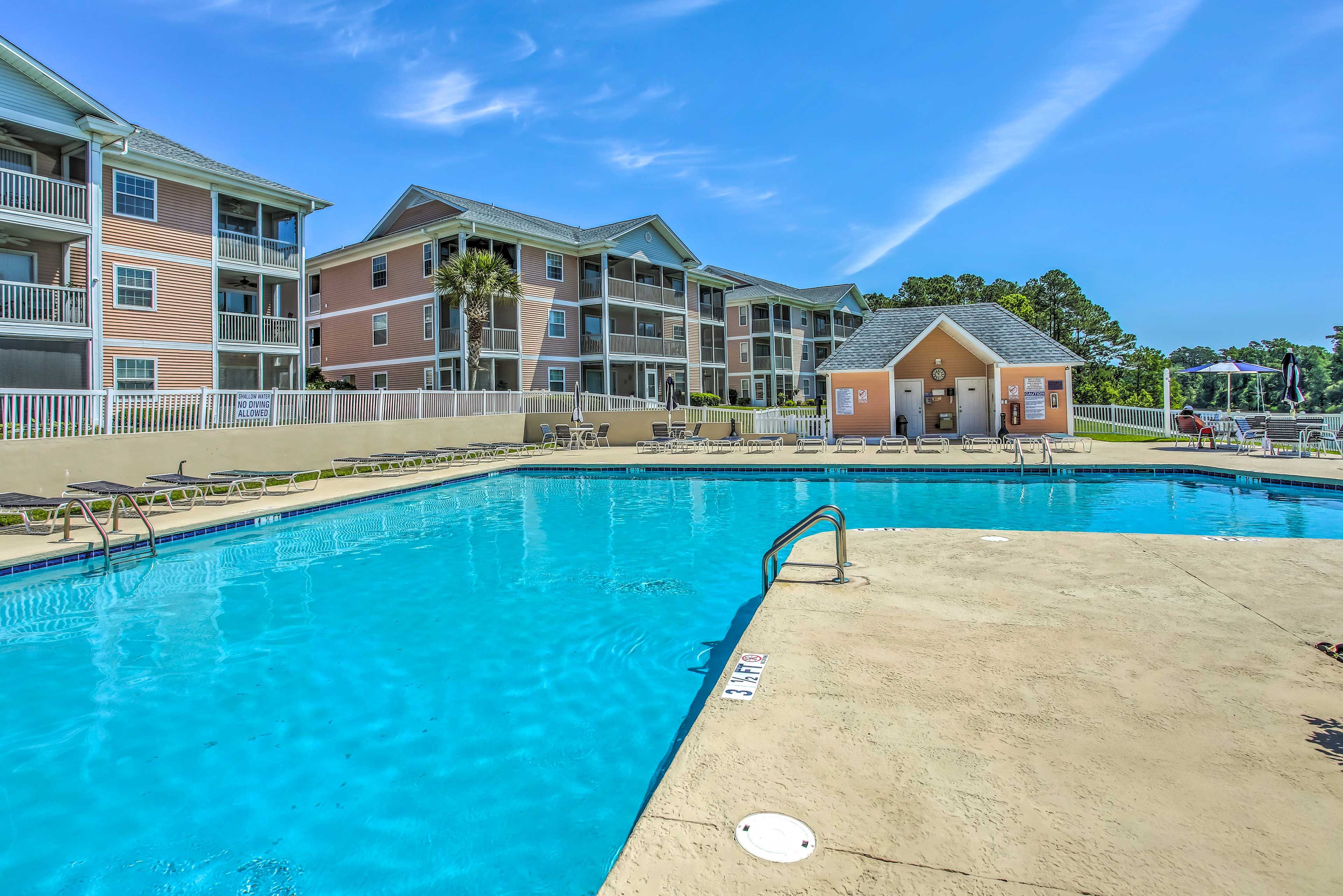 Community Outdoor Pool & Hot Tub