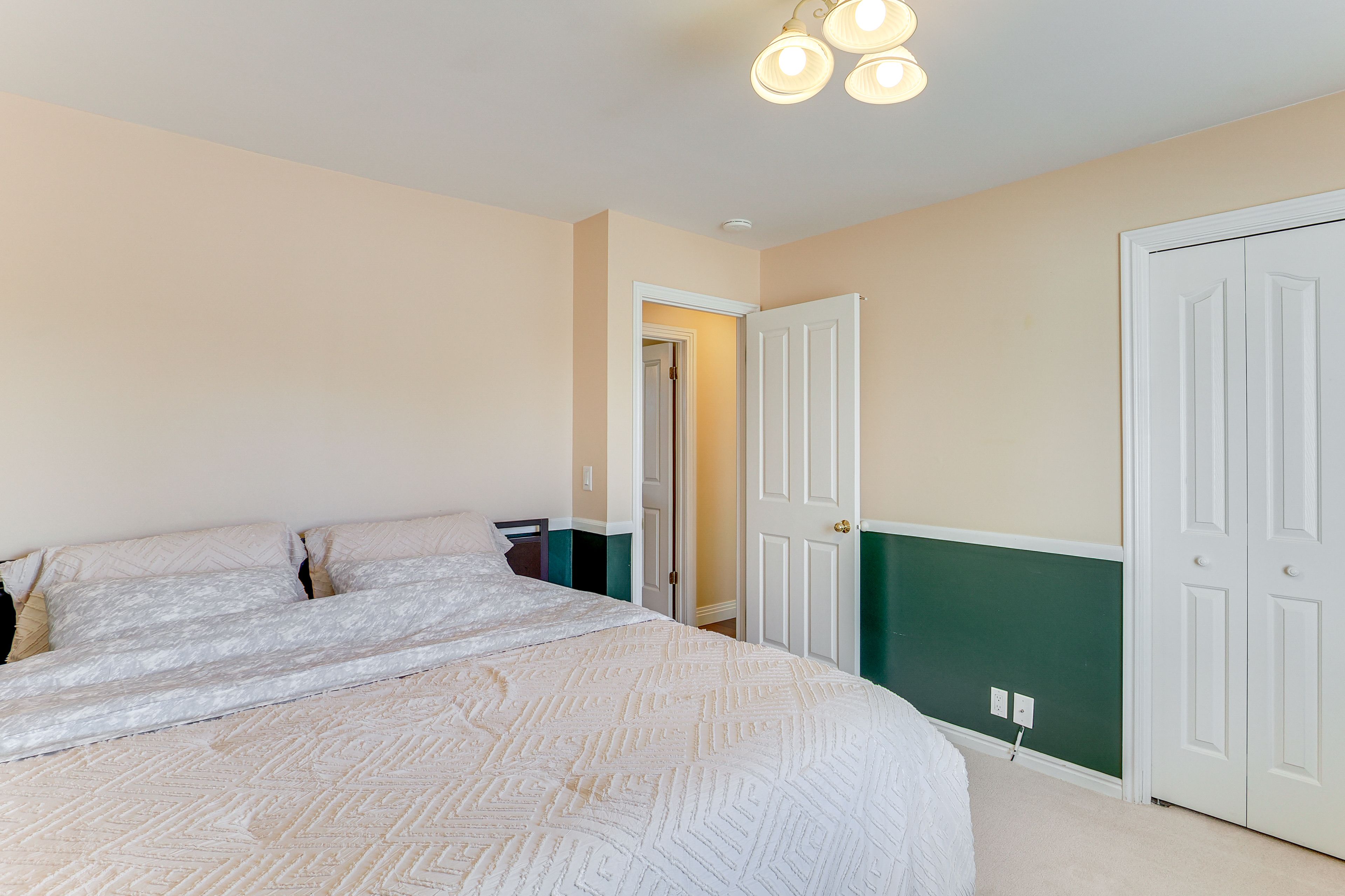 Bedroom 2 | King Bed | Main Floor