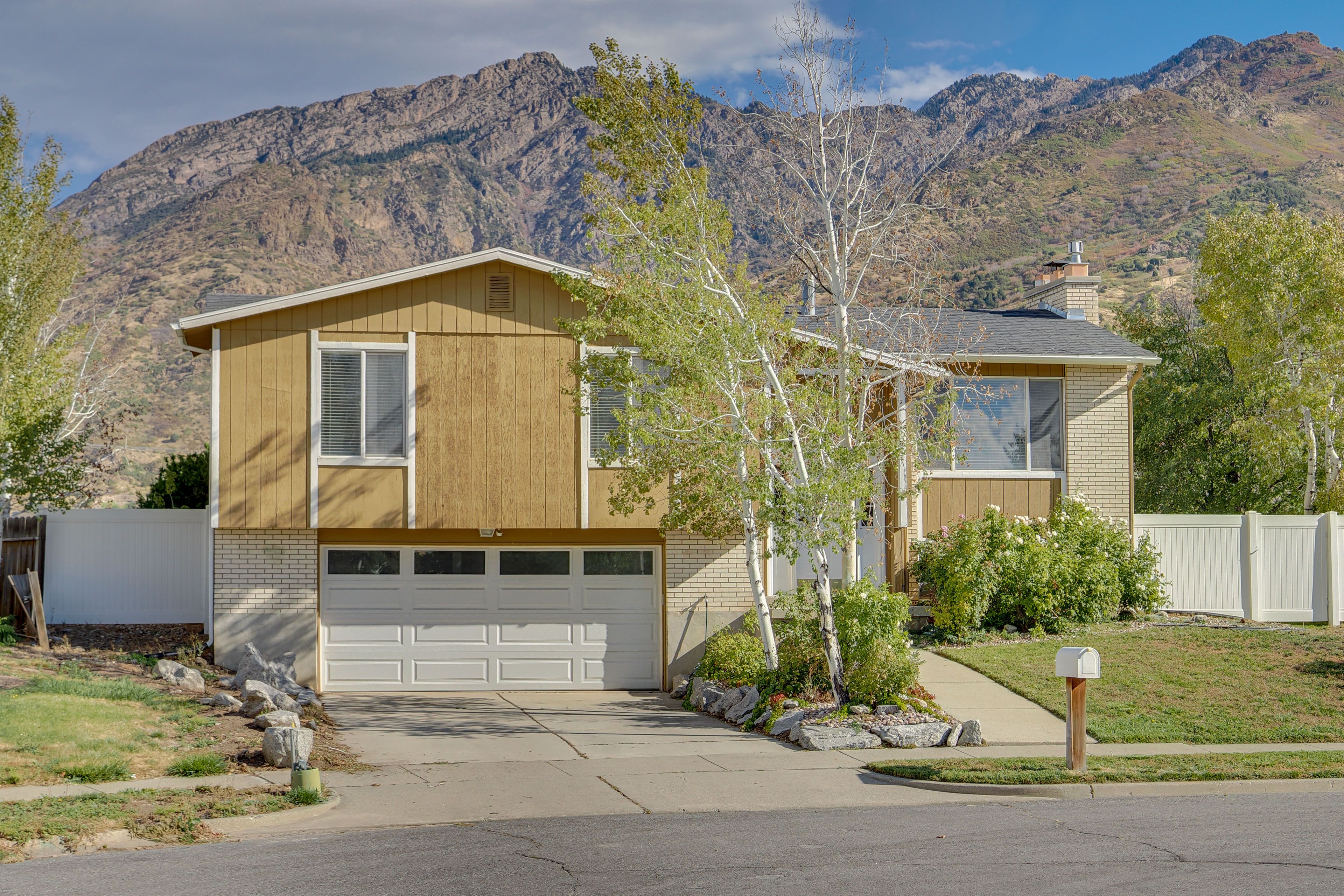 Cottonwood Heights Vacation Rental | 4BR | 2BA | 1,800 Sq Ft | 4 Steps to Enter