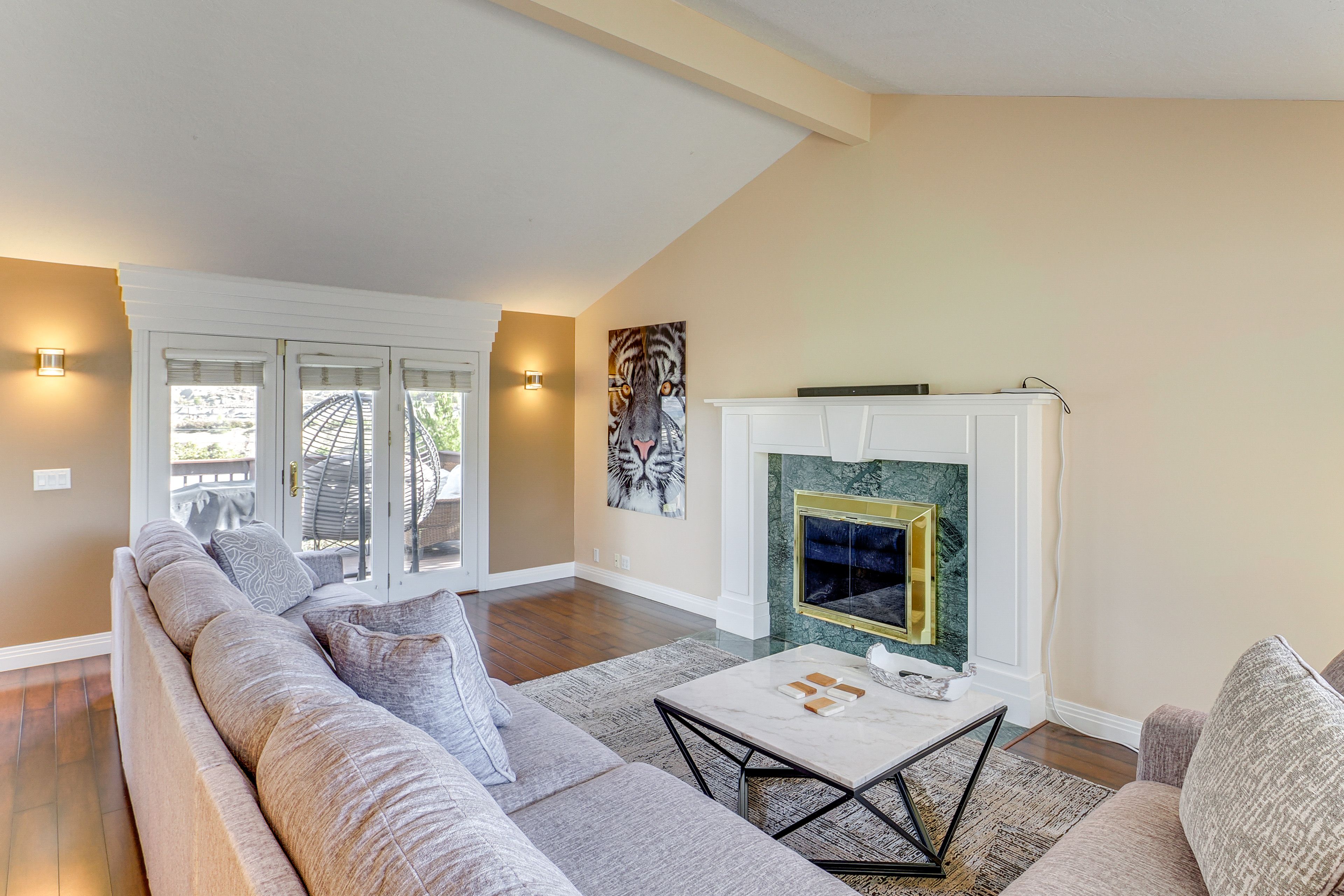 Living Room | Free WiFi | Central Heating & A/C | Smart TV | Main Floor