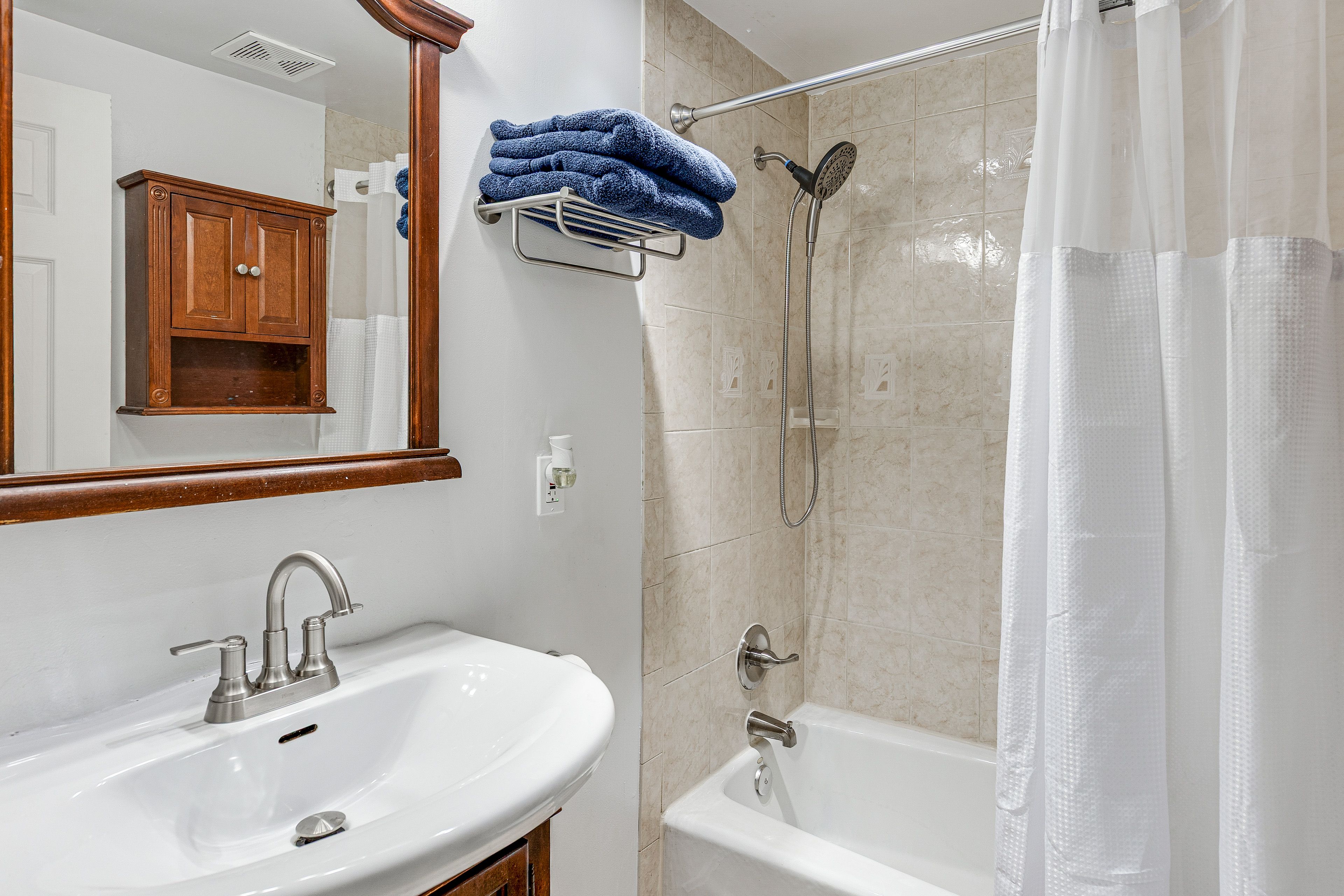 Bathroom | Towels Provided