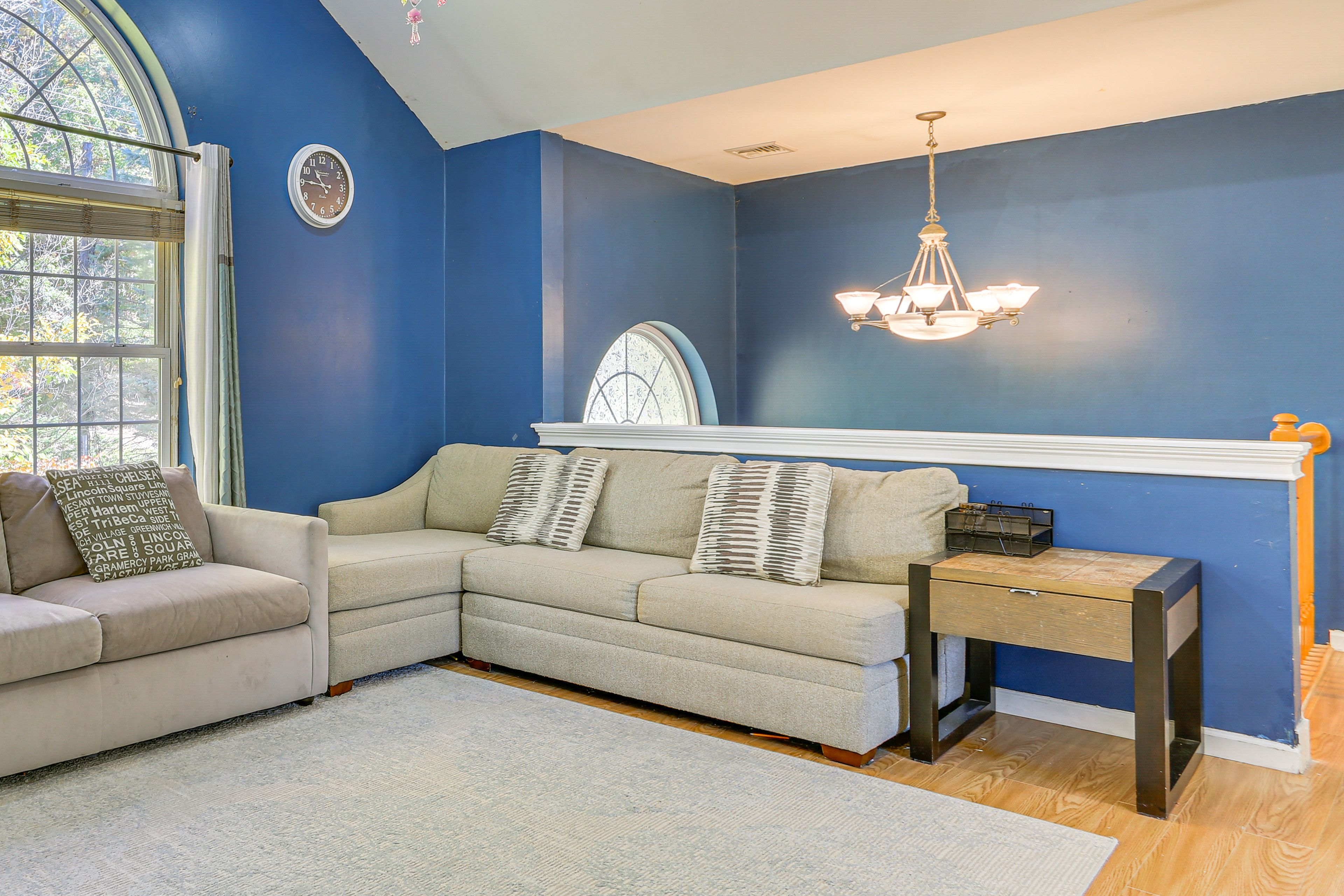 Living Room | Upper Level