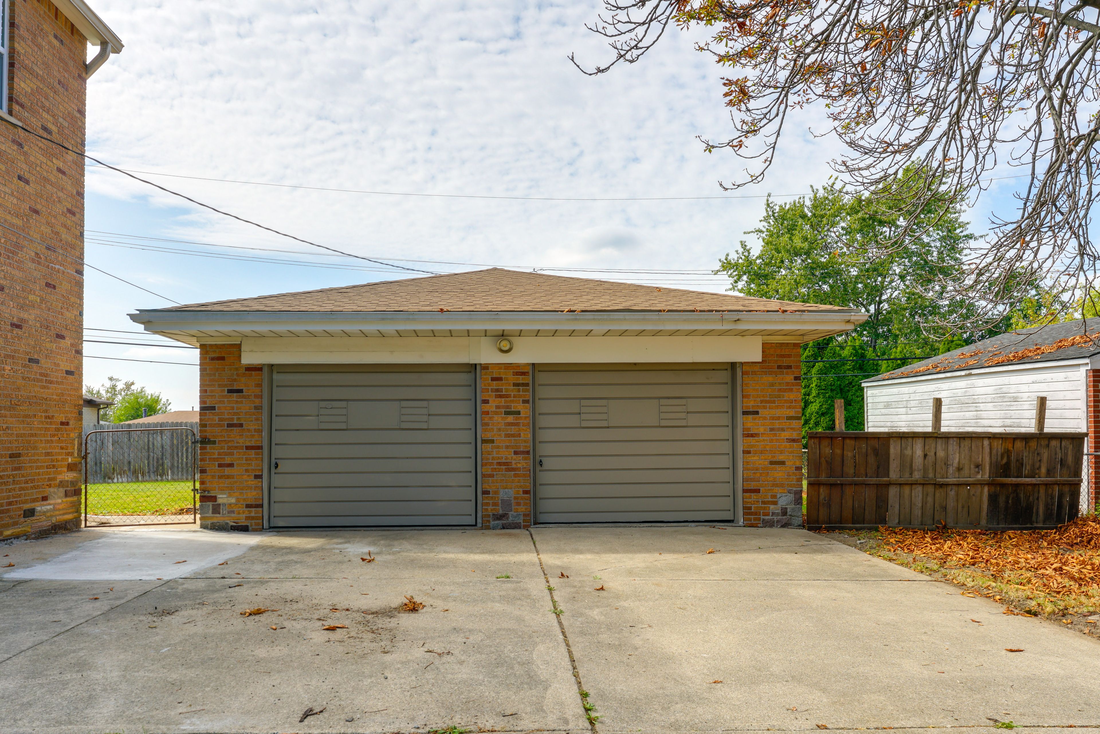 Parking | Shared Garage (1 Vehicle) | Shared Driveway (1 Vehicle)