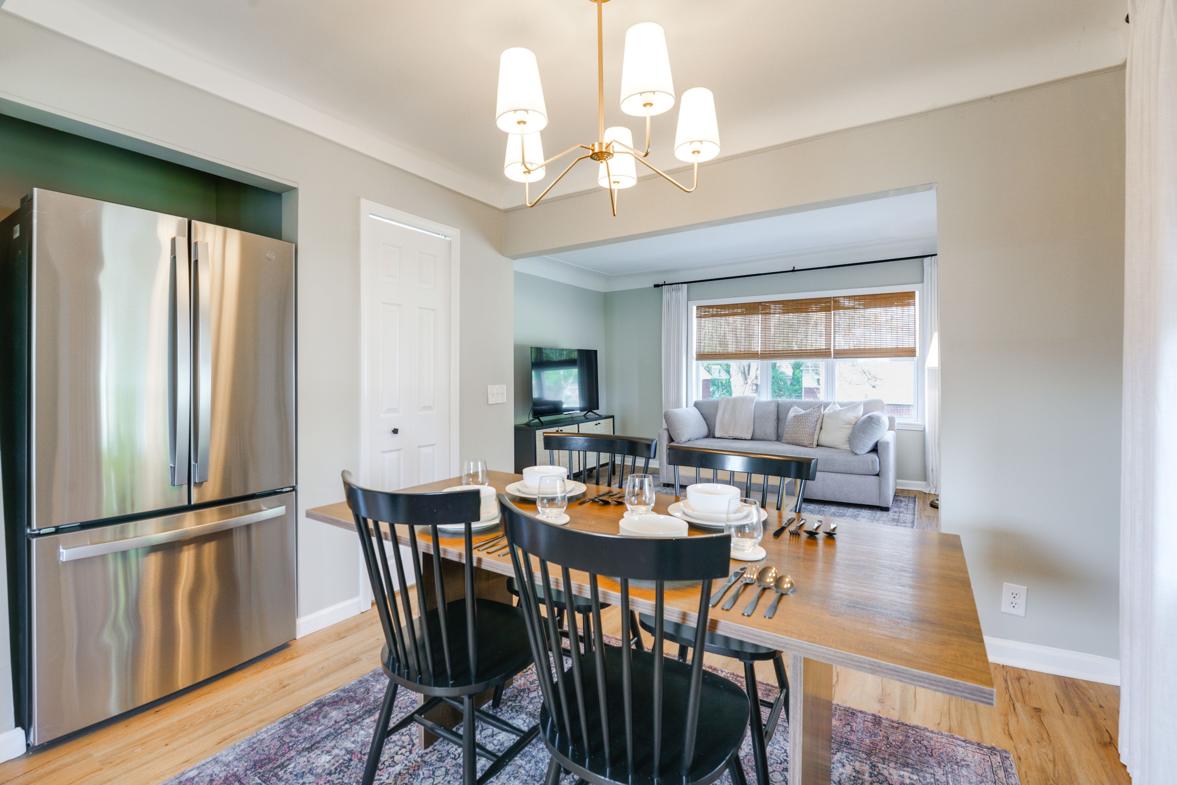 Dining Area | Dishware/Flatware Provided