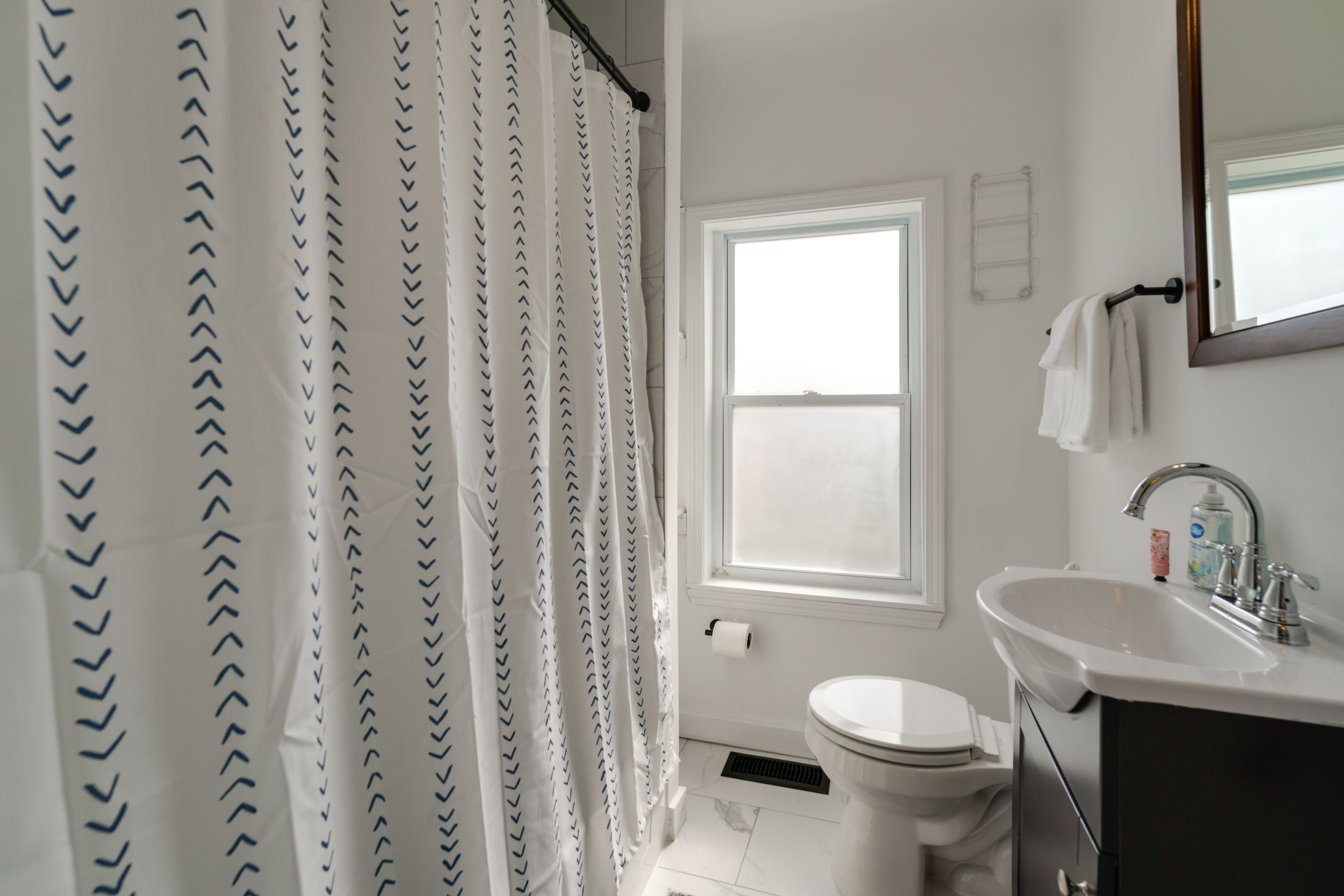 Full Bathroom | Towels Provided