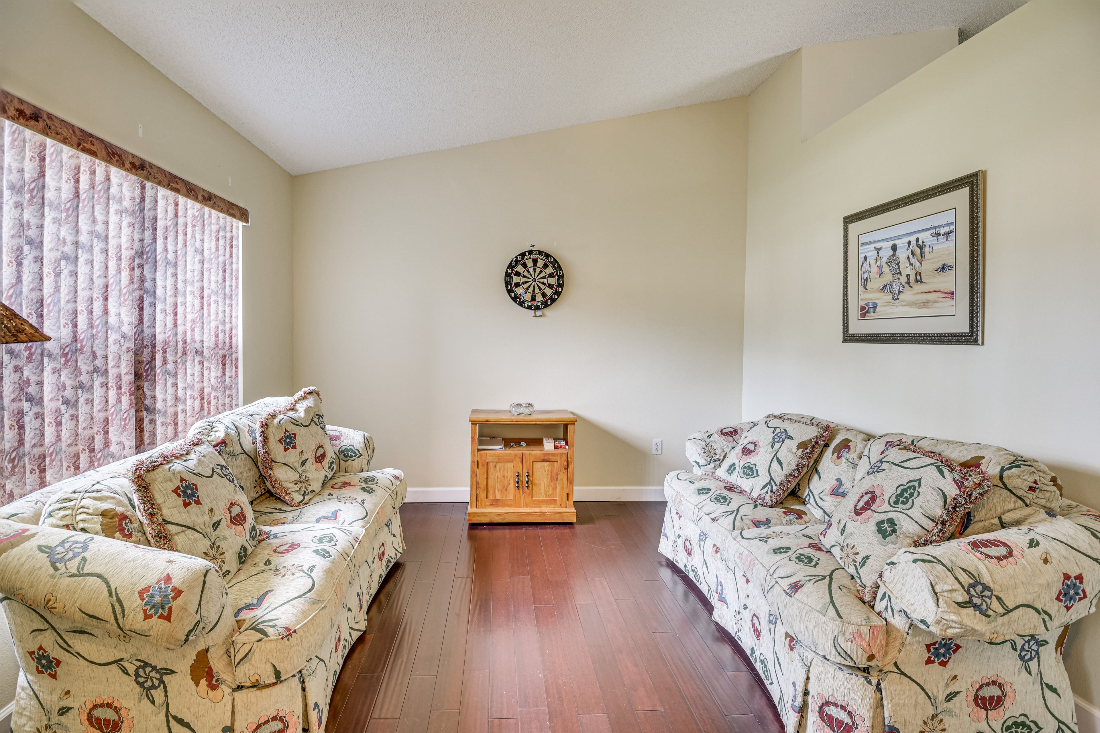 Family Room | Board Games | Dartboard