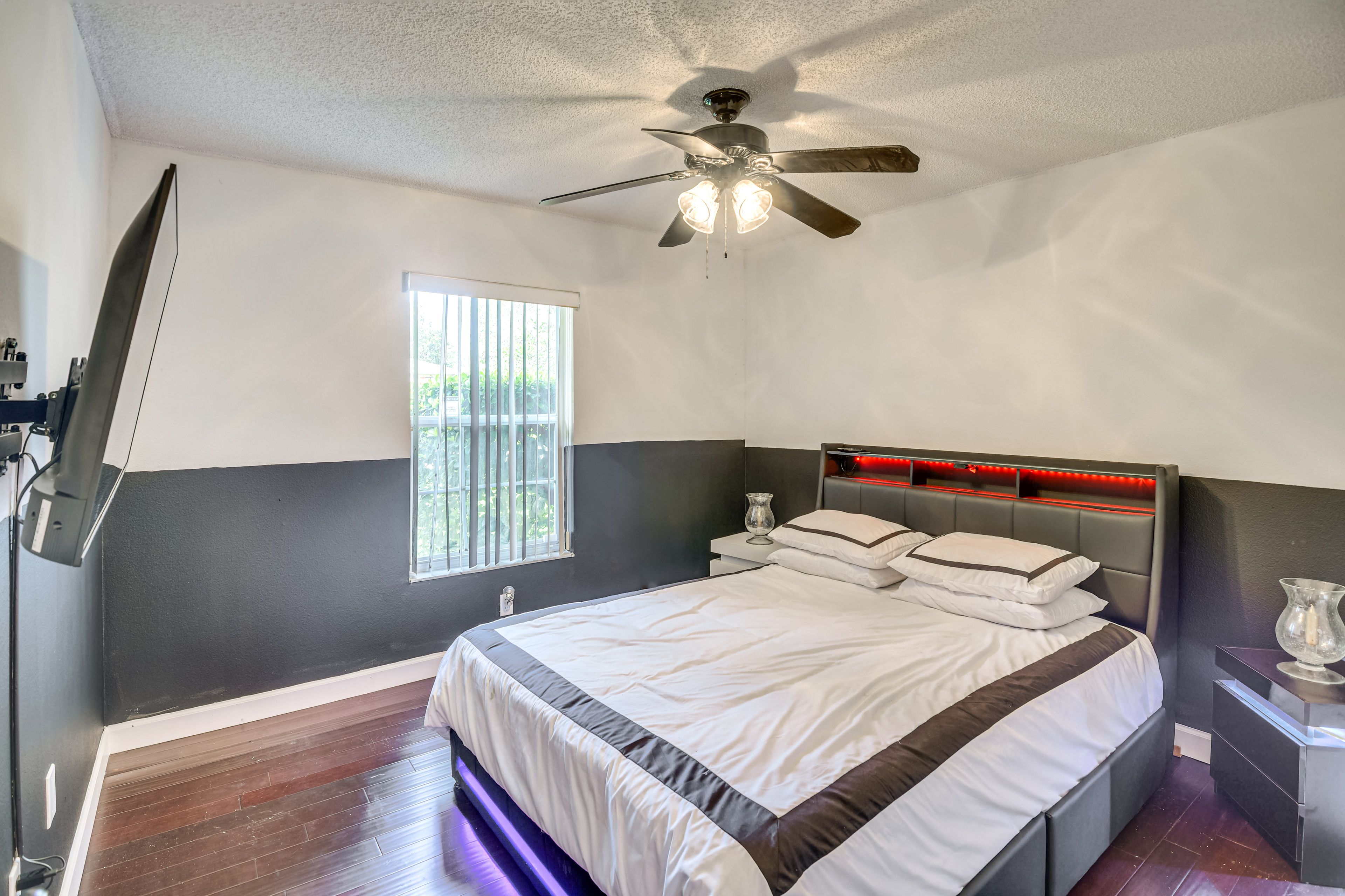Bedroom 1 | Queen Bed | Smart TV | Linens Provided