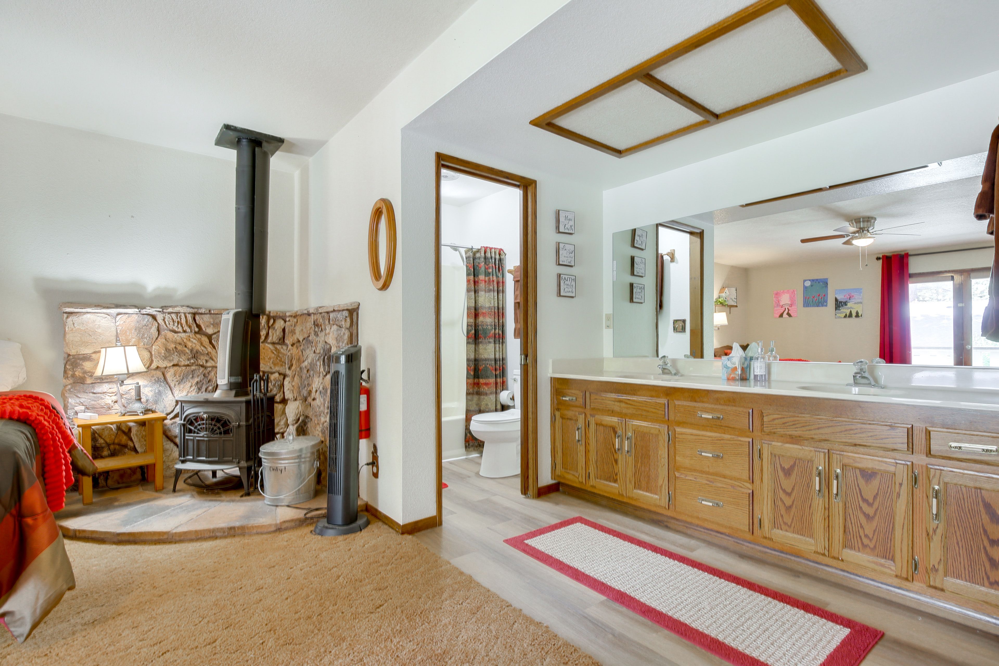 Bathroom | 2nd Floor