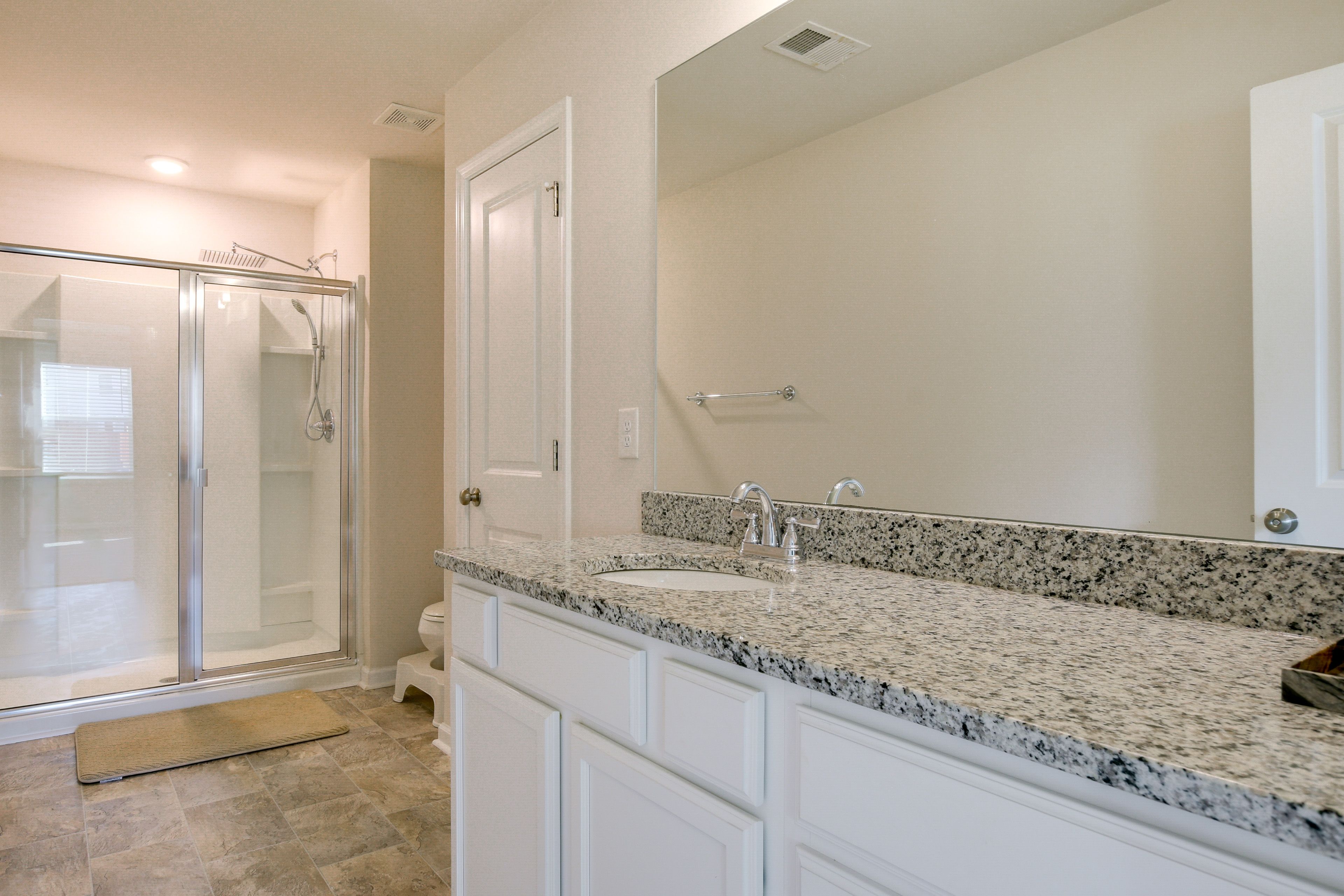 Full Bathroom | 2nd Floor | Complimentary Toiletries