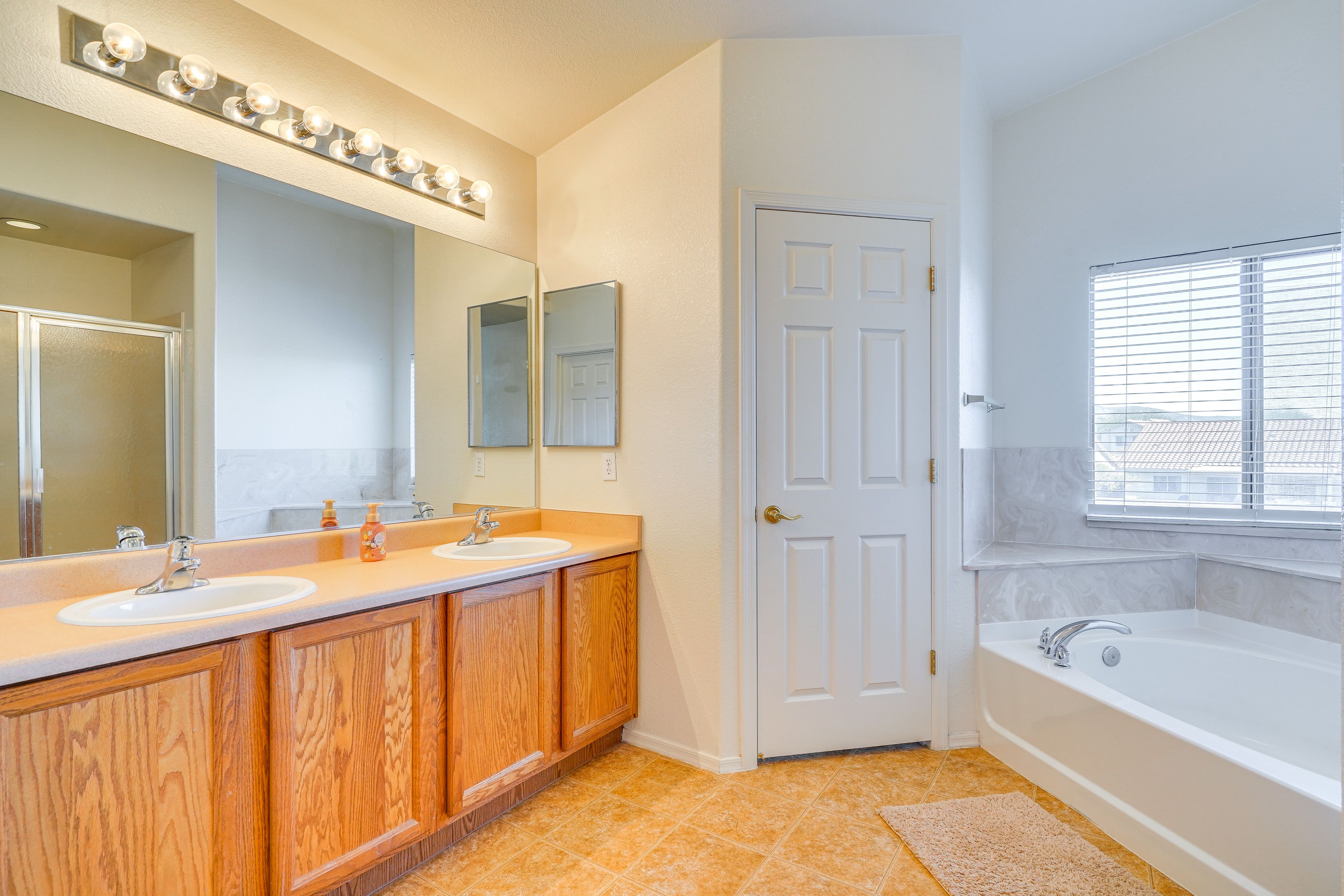 En-Suite Bathroom | 2nd Floor