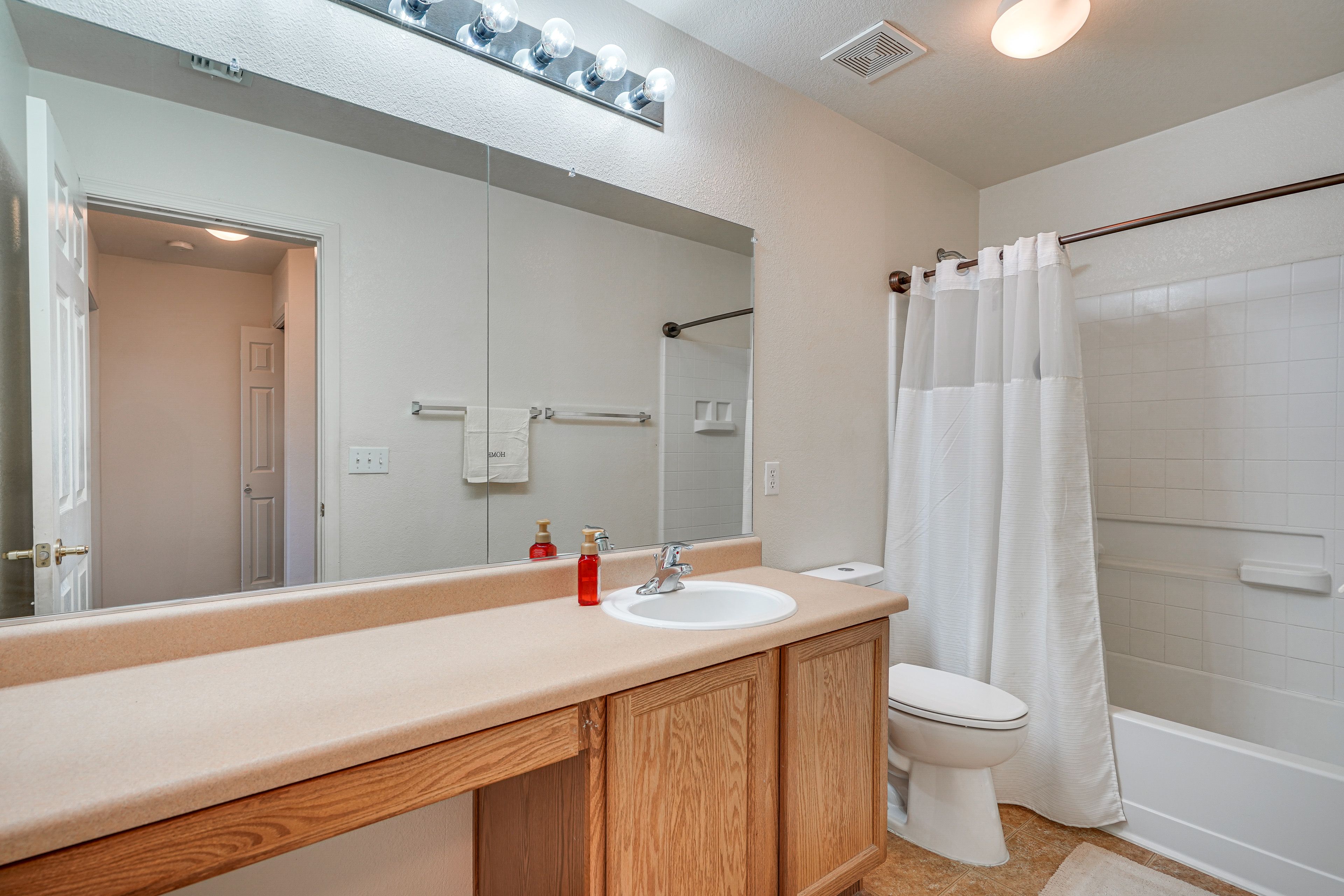 Full Bathroom | 1st Floor