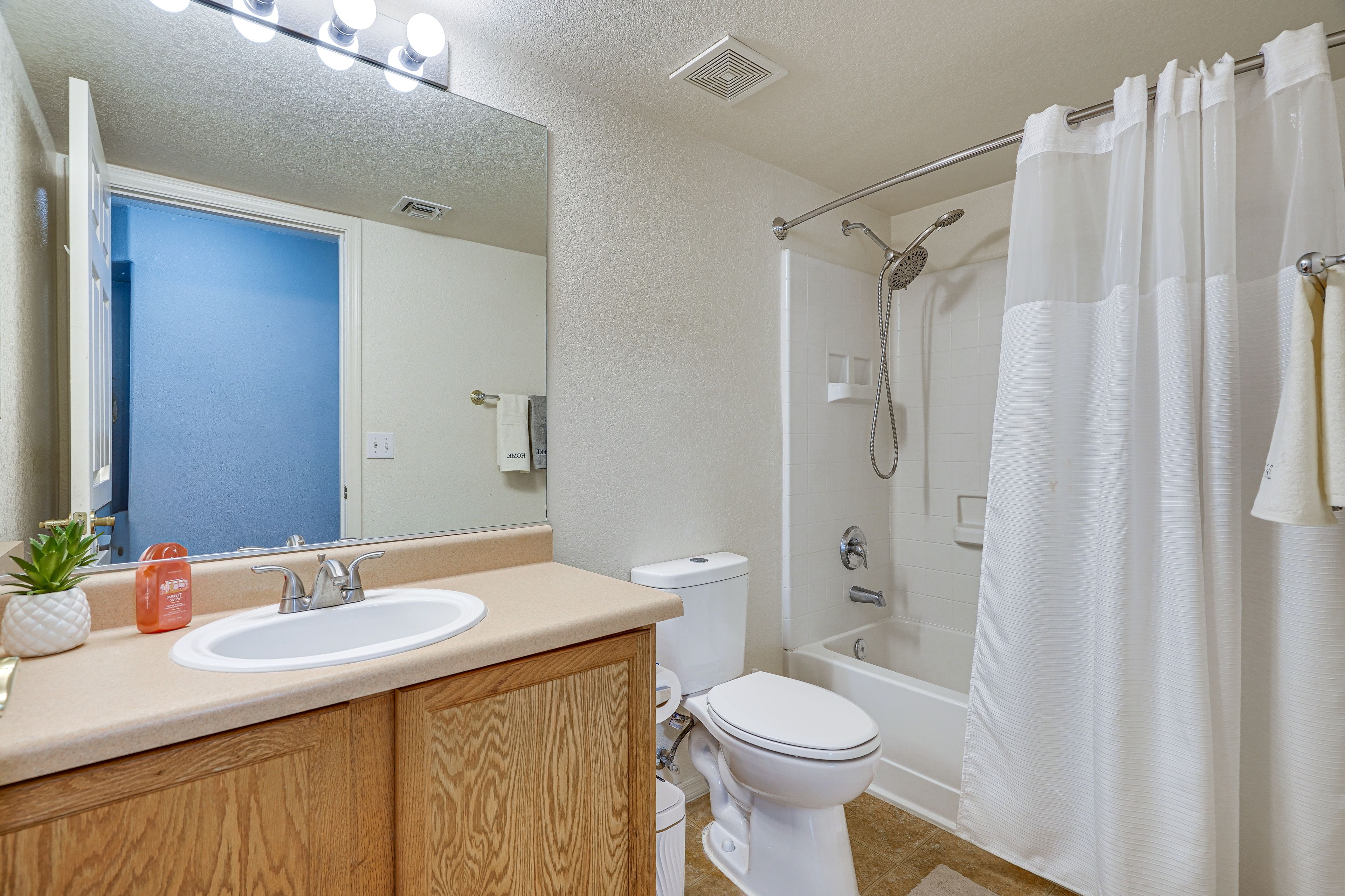 Full Bathroom | 2nd Floor