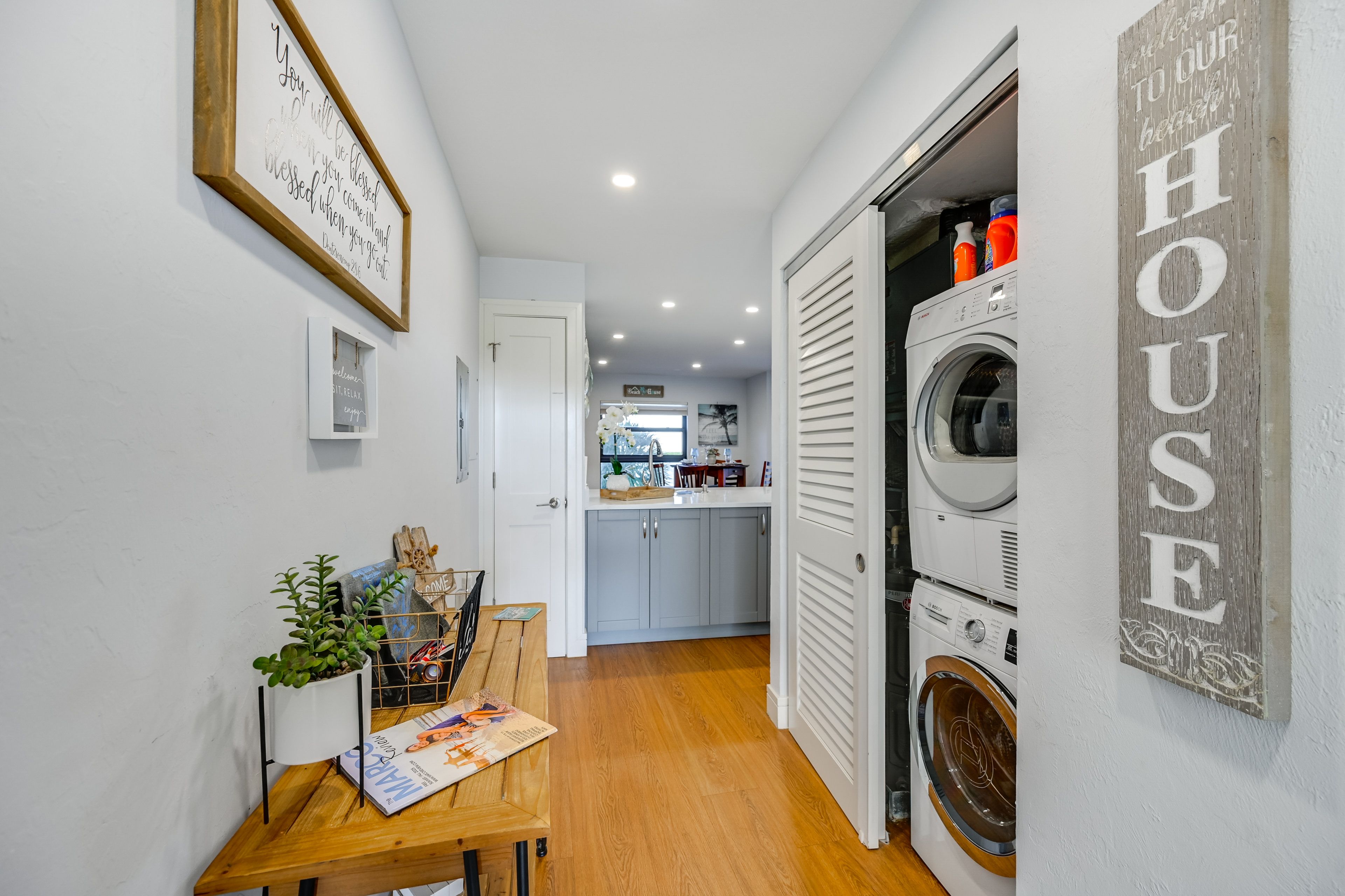 Front Entryway | Washer/Dryer
