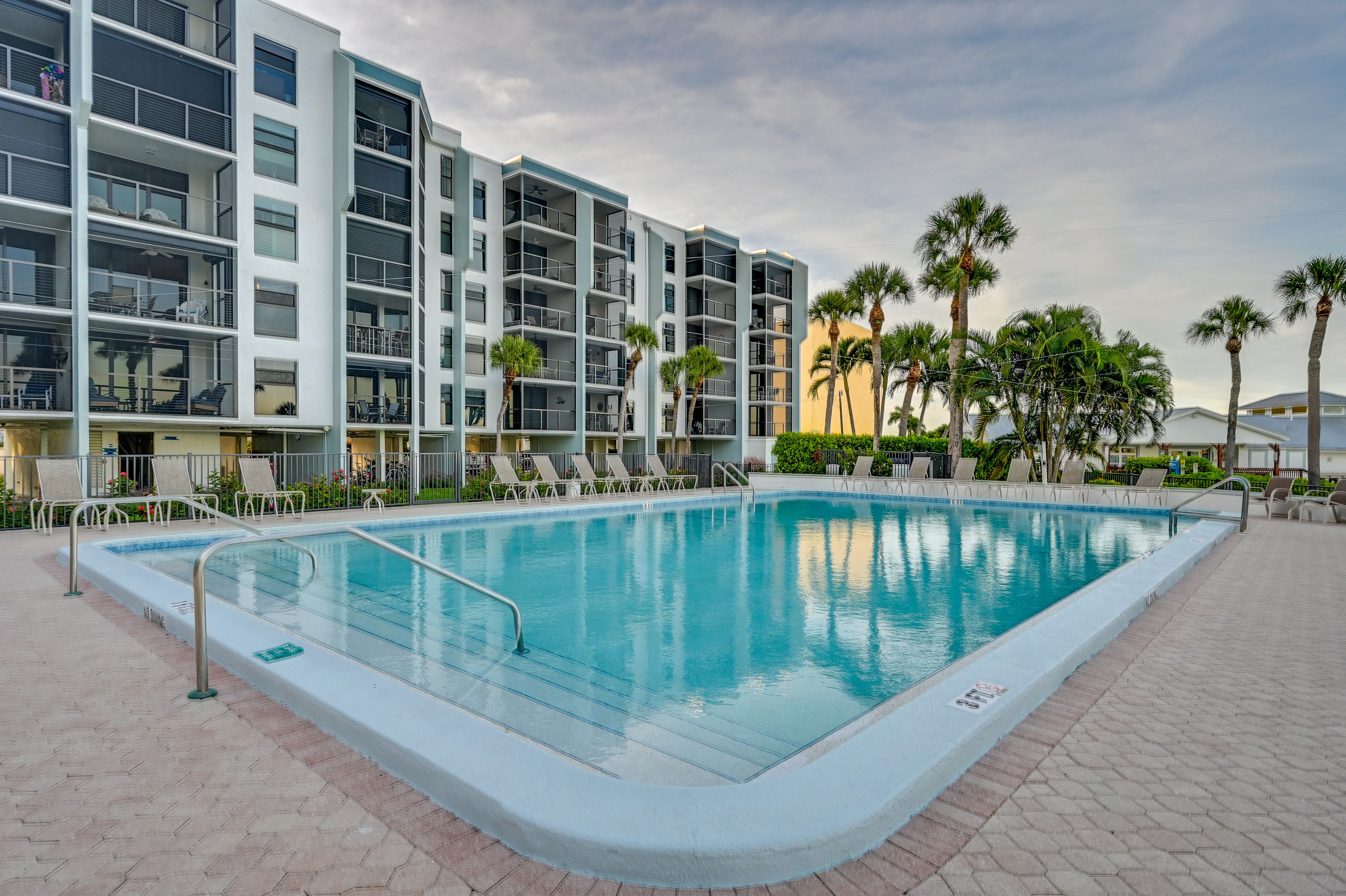 Community Pool | Riverside Club