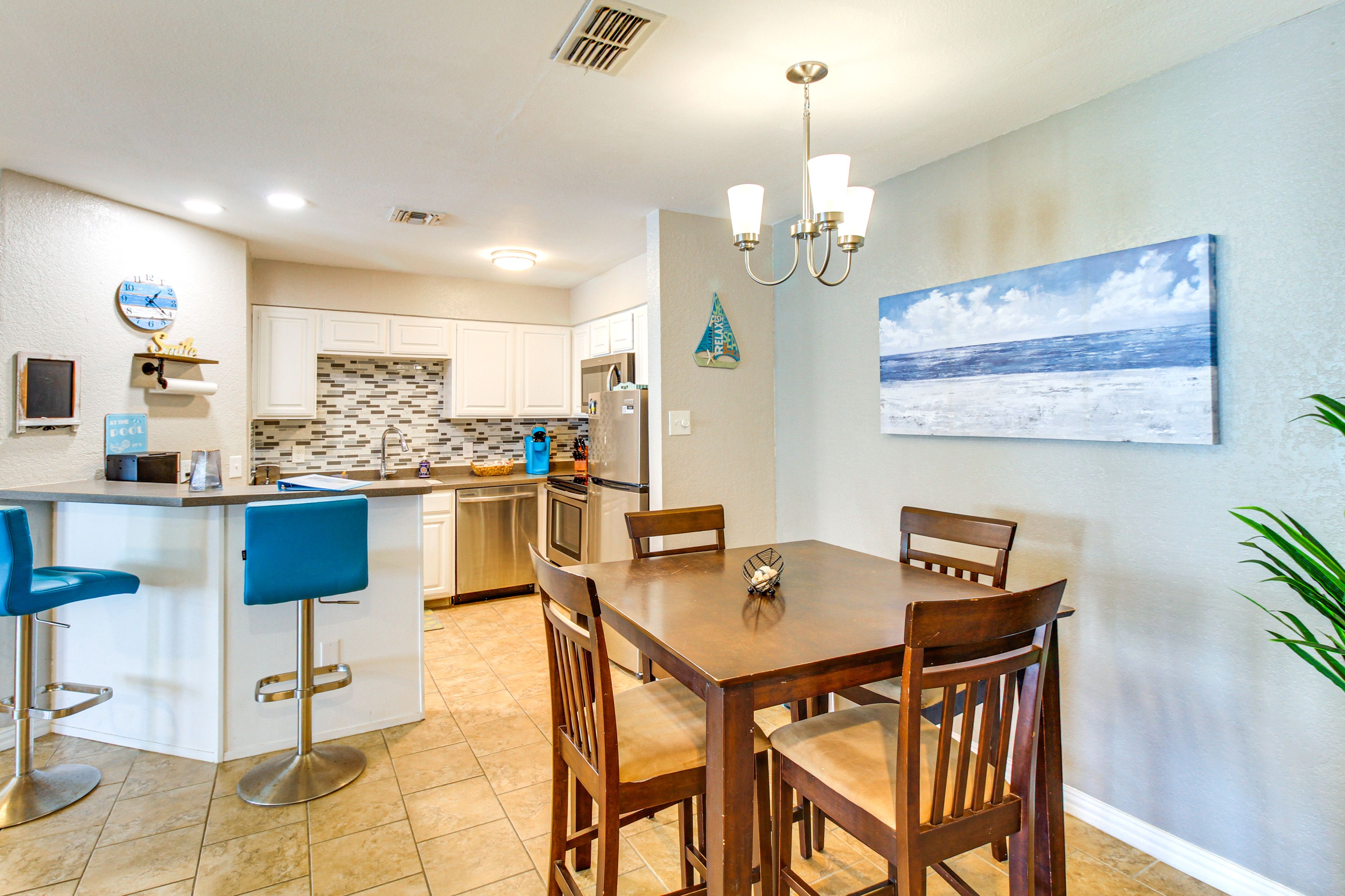 Dining Area | Dishware/Flatware