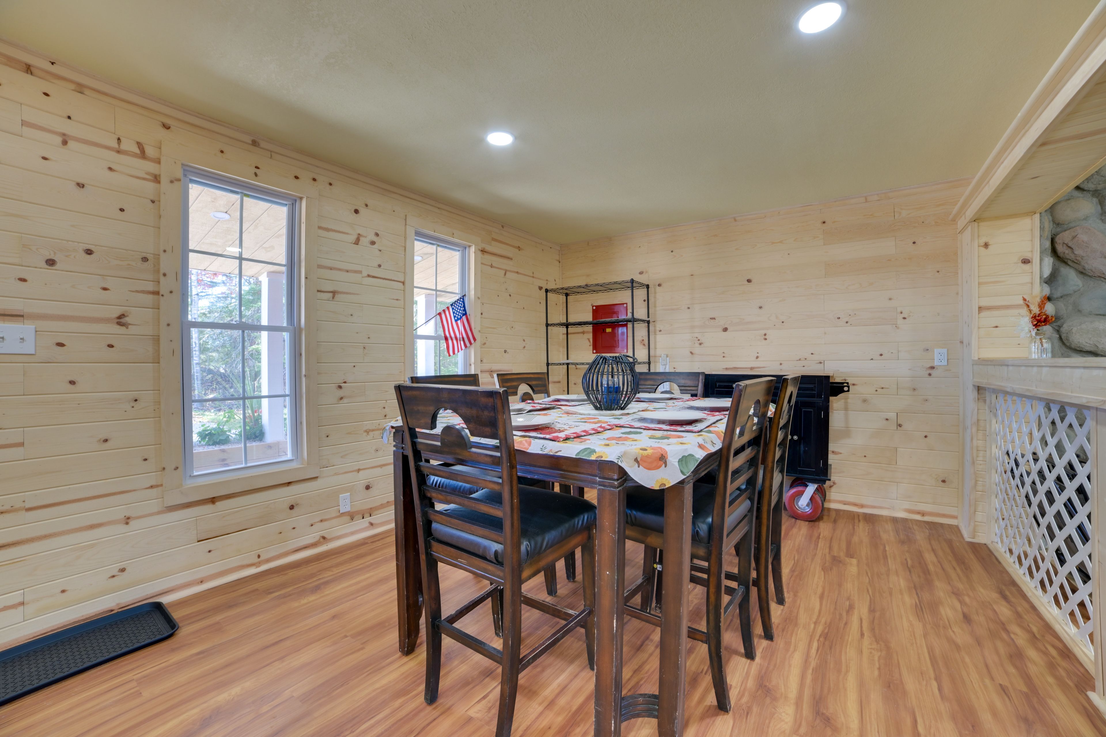 Dining Area | Dishware/Flatware Provided | 1st Floor
