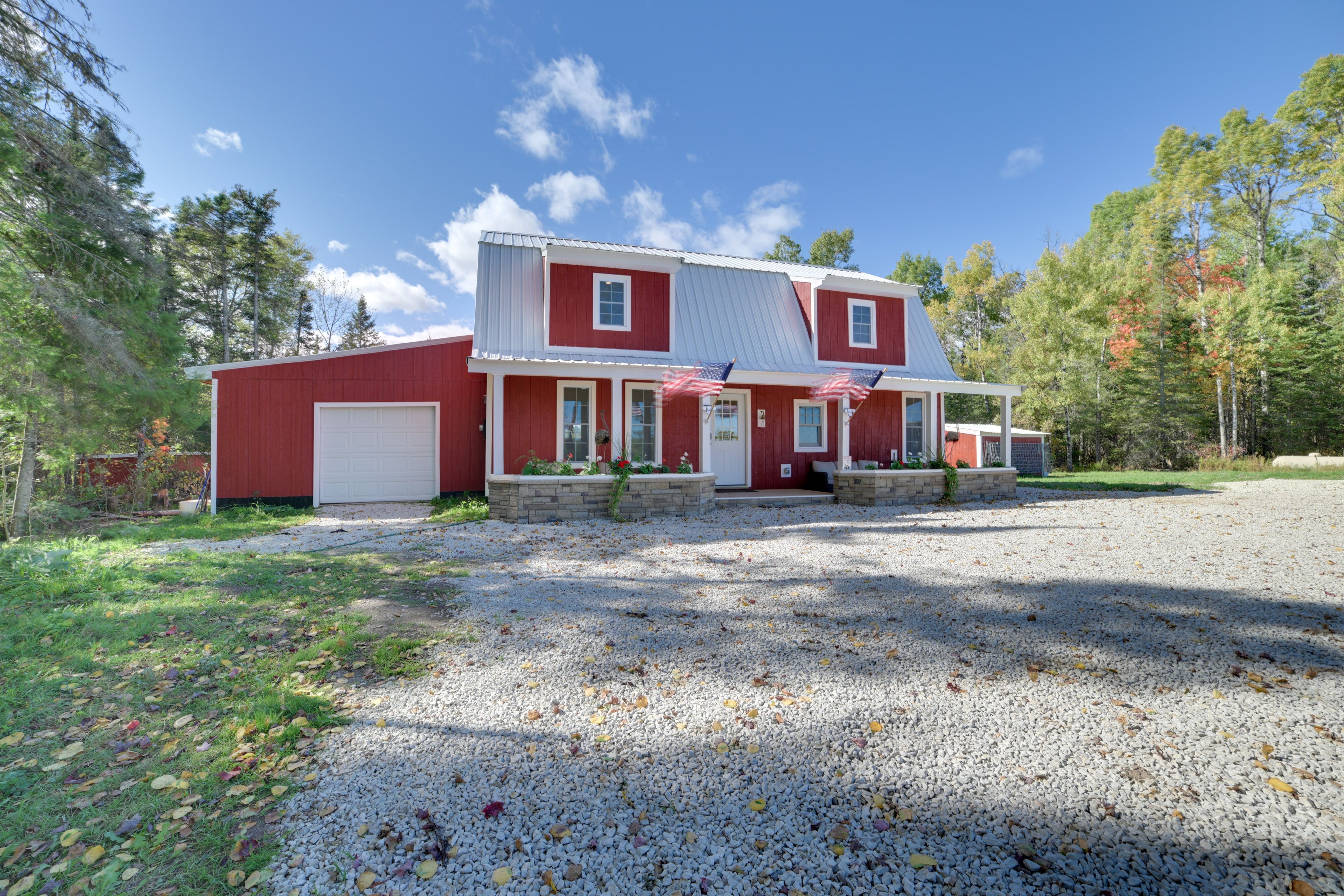 Exterior | Driveway (8 Vehicles)