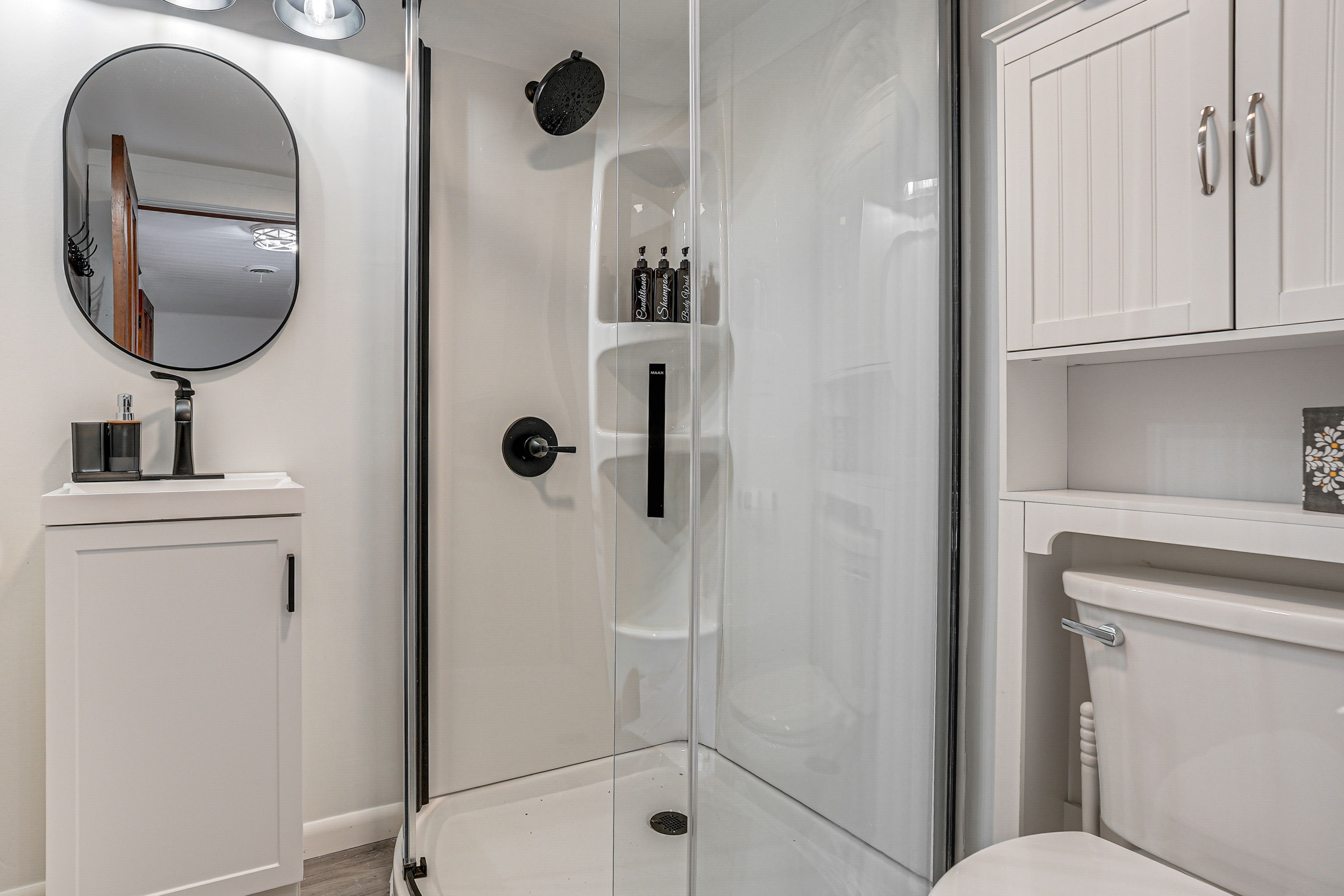 Full Bathroom | 2nd Floor