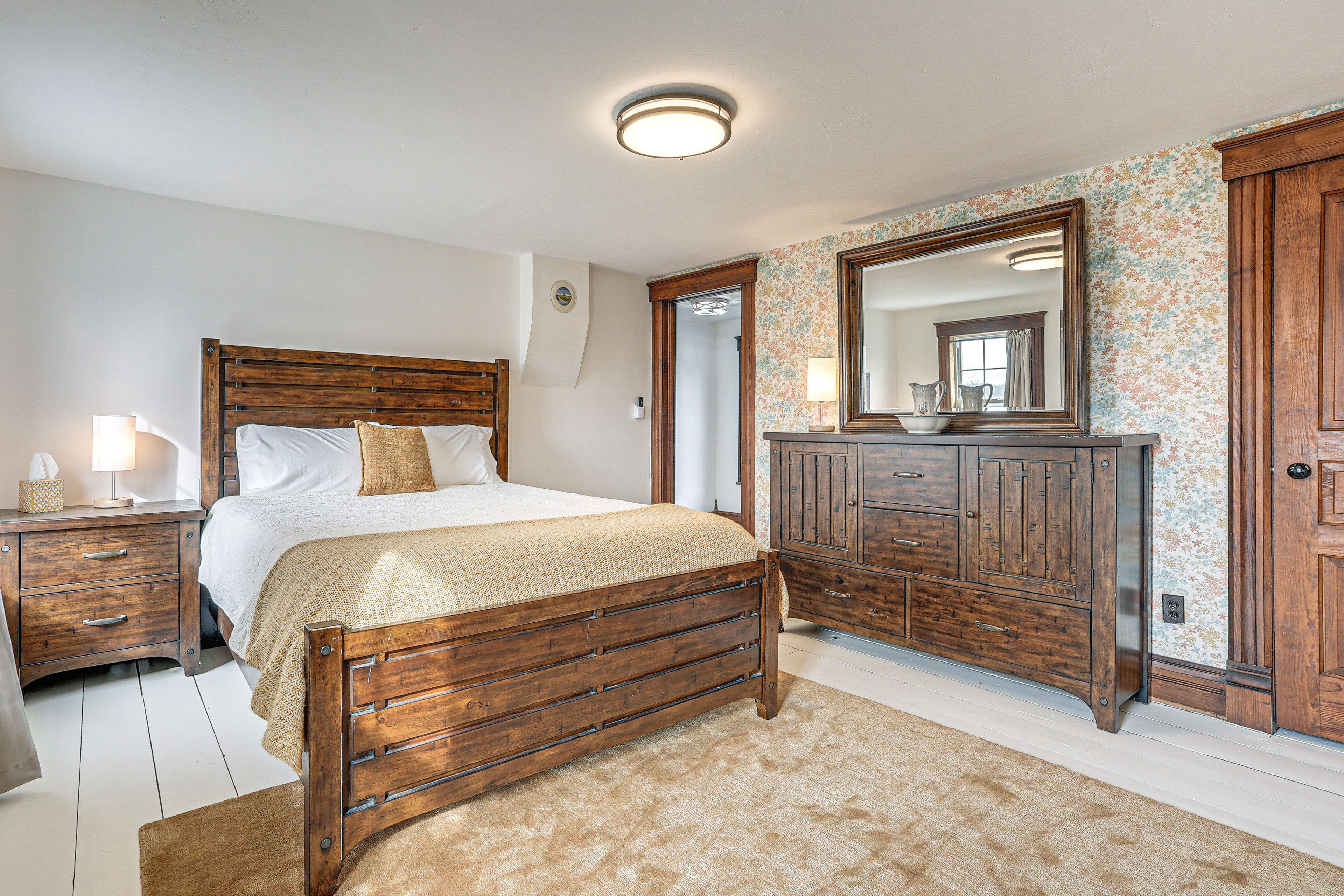 Bedroom 2 | Queen Bed | 2nd Floor