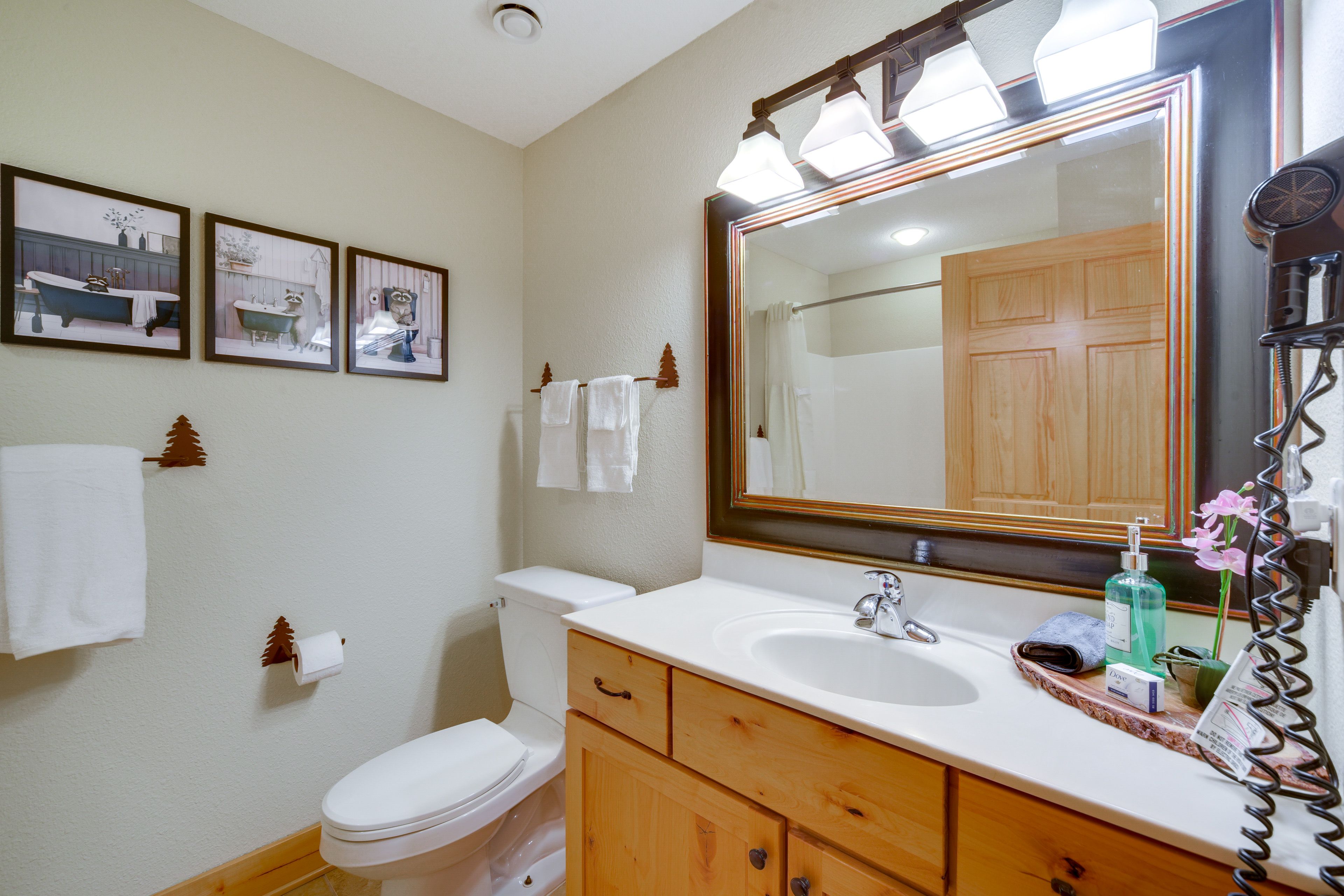 Full Bathroom | Complimentary Toiletries