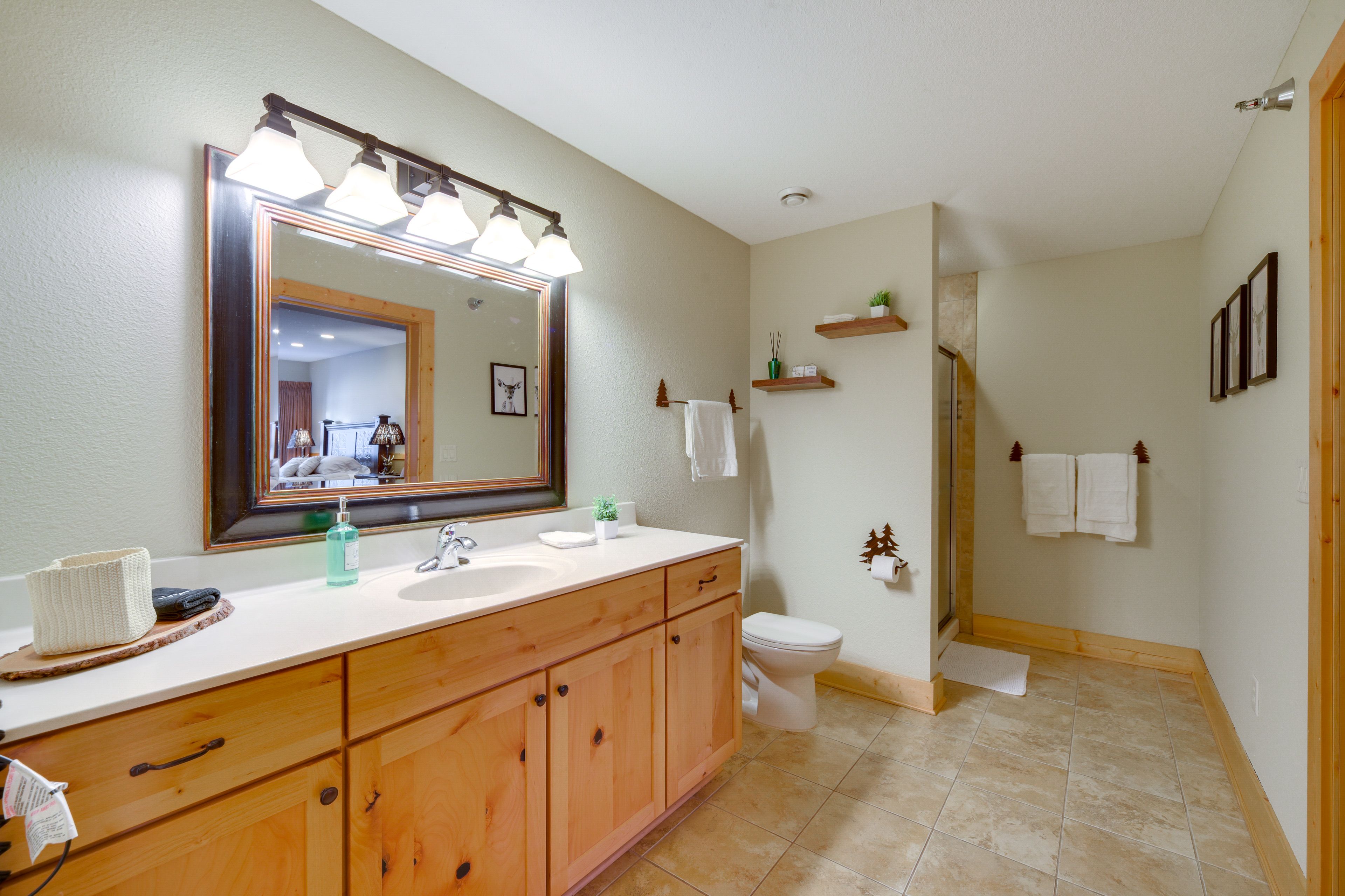 Full Bathroom | Towels Provided | Hair Dryer