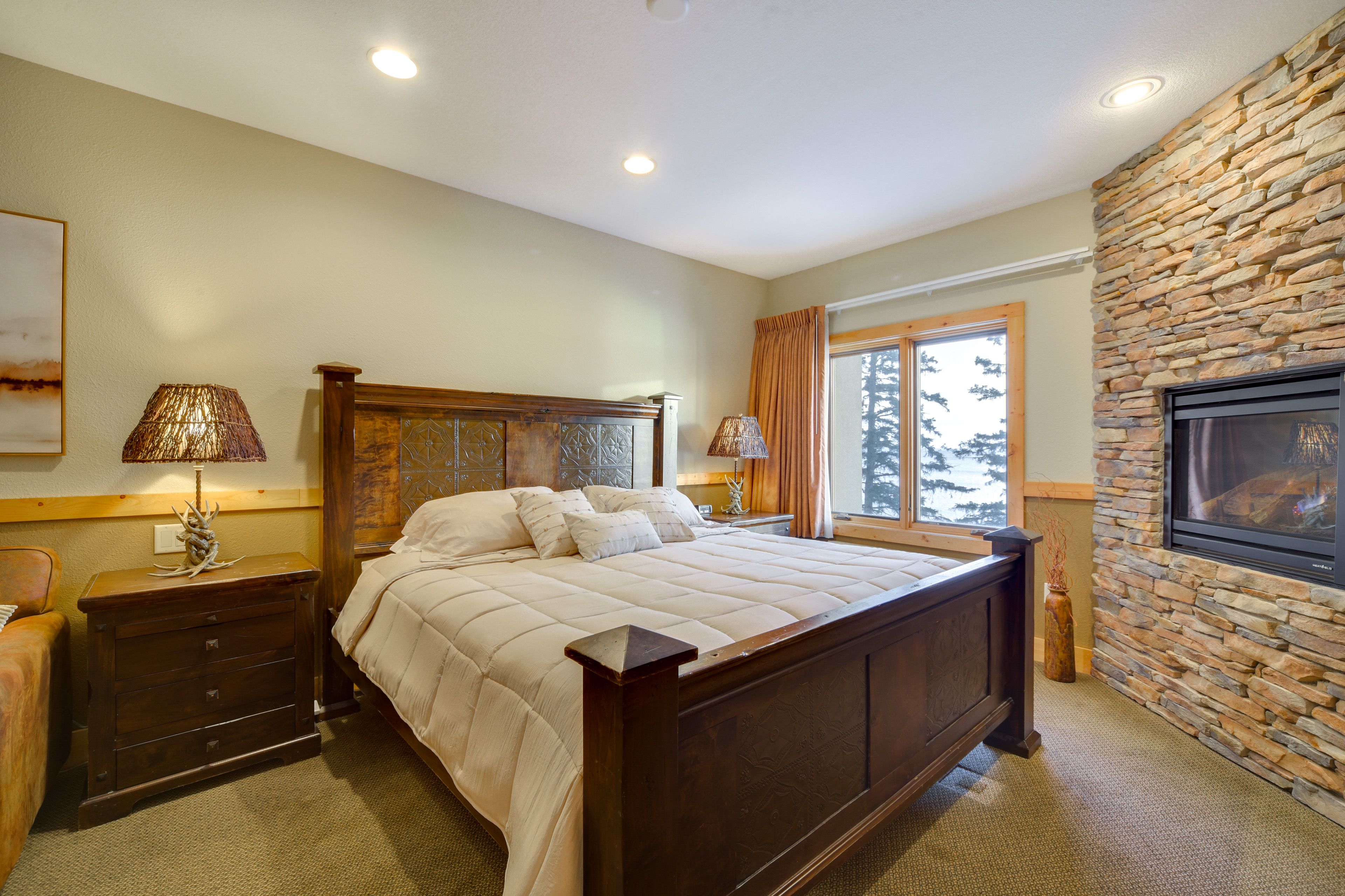 Bedroom 1 | King Bed | Full Sleeper Sofa | Fireplace | Jetted Tub