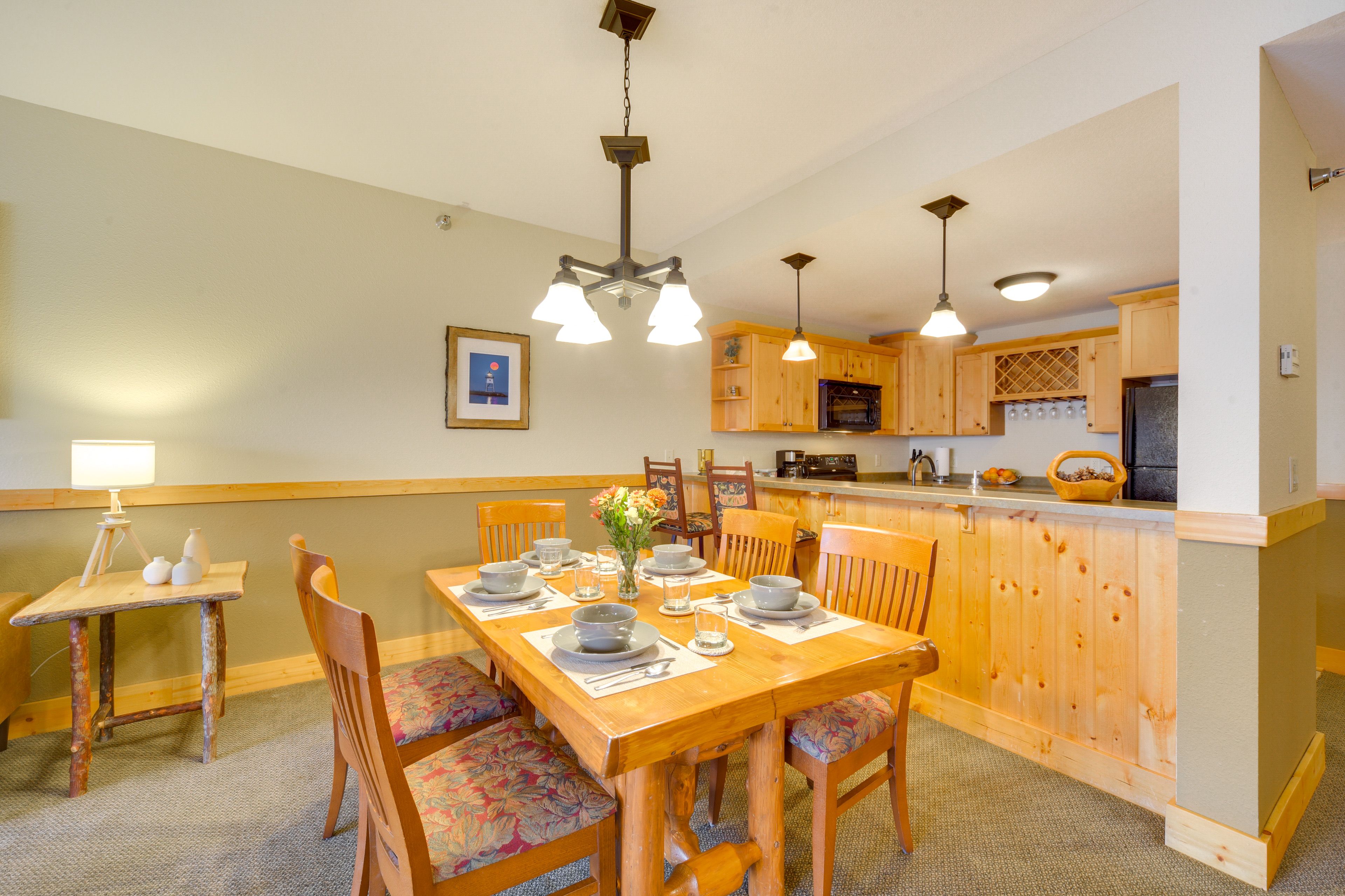 Dining Area | Dishware & Flatware Provided
