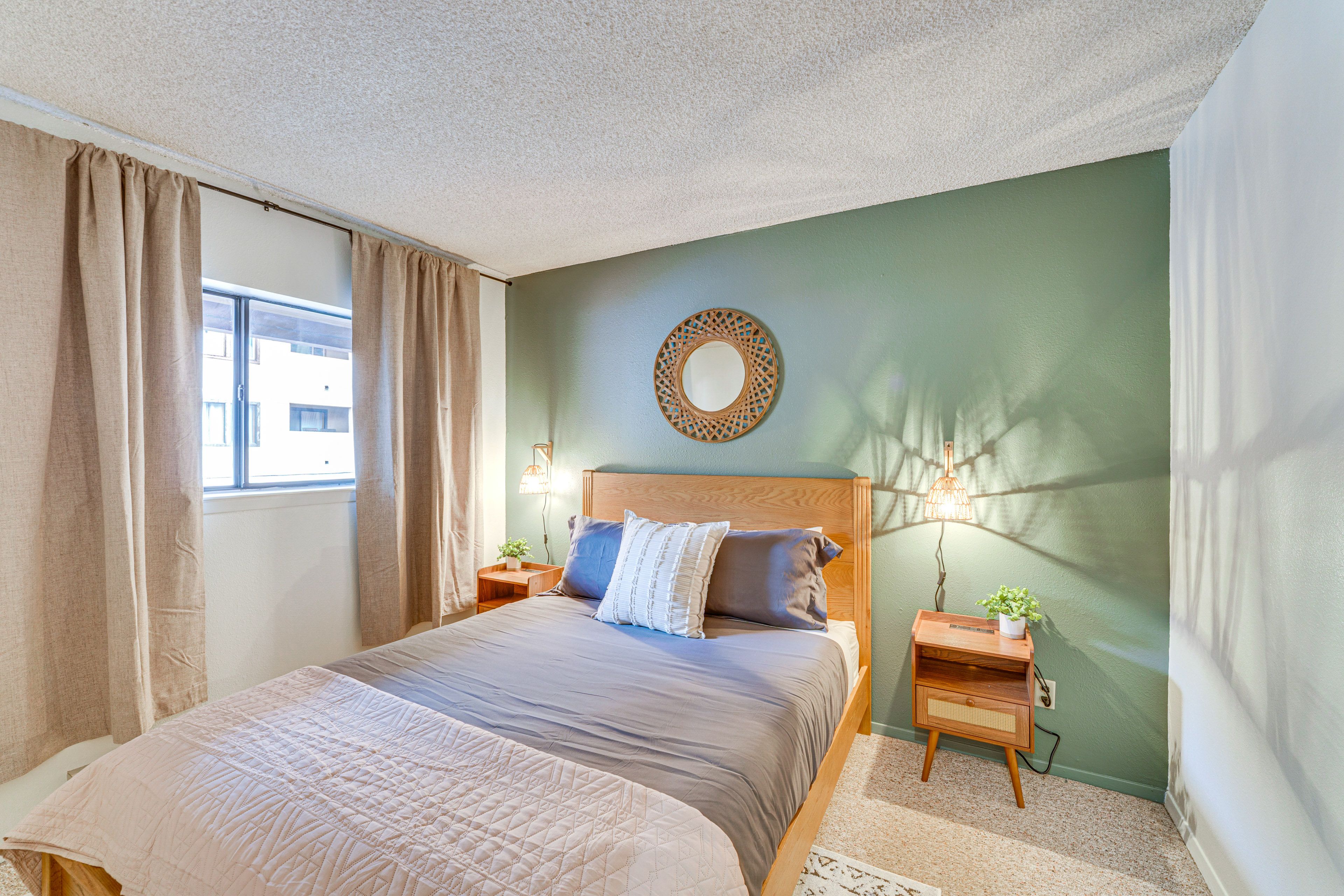 Bedroom | Queen Bed