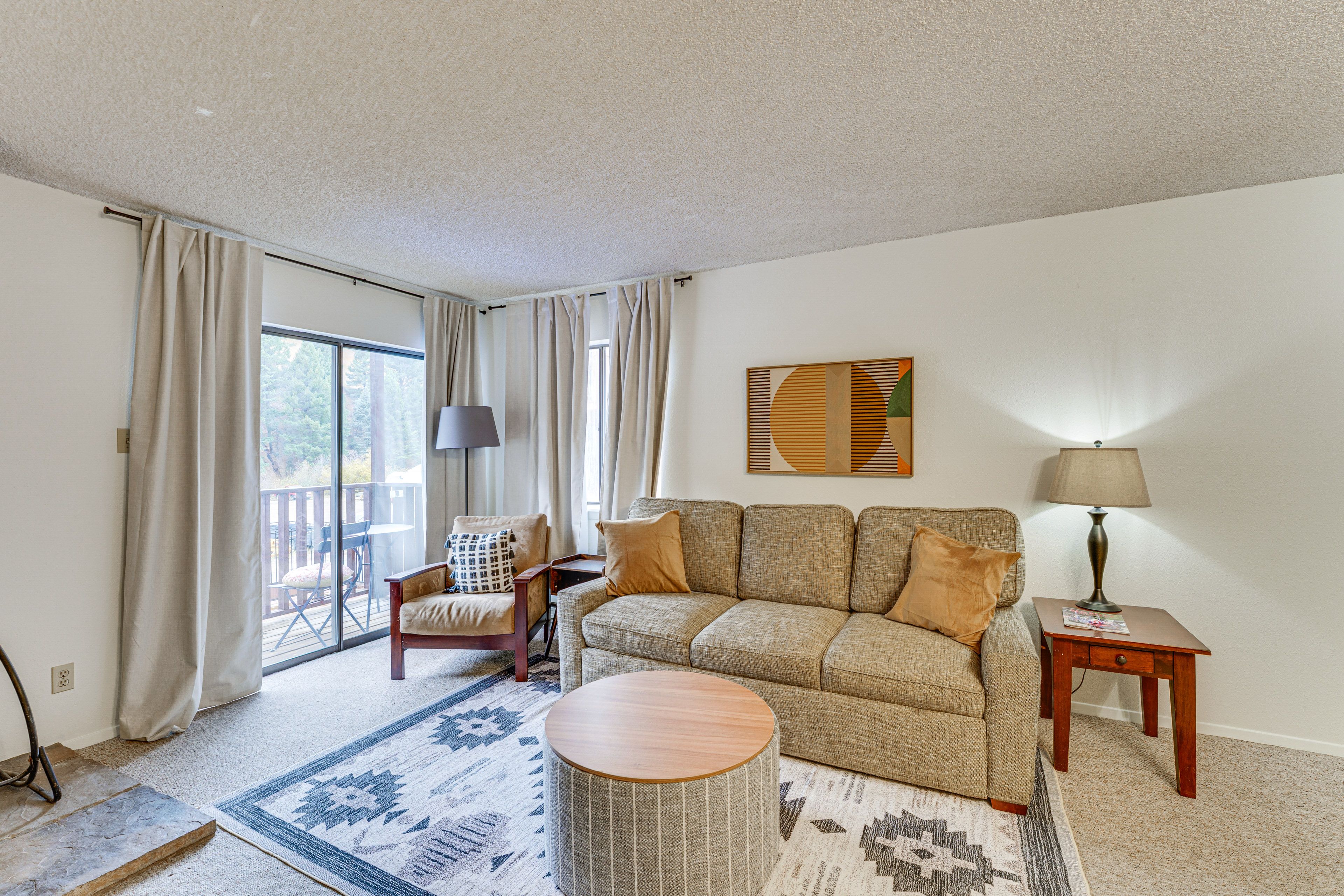 Living Room | Free WiFi | Smart TV | Queen Sleeper Sofa