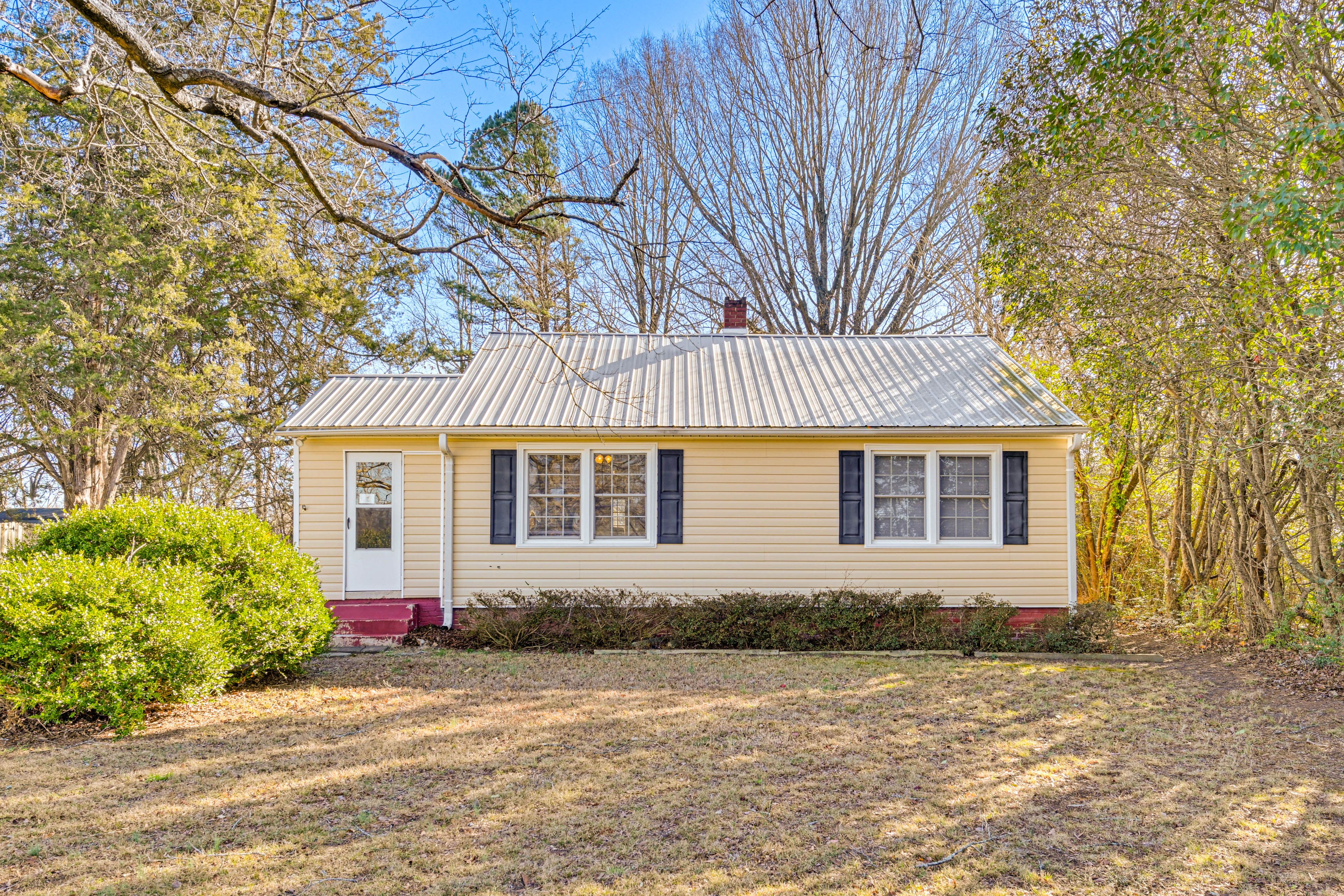 Lexington Vacation Rental | 2BR | 1BA | 1,000 Sq Ft | 1 Step to Enter