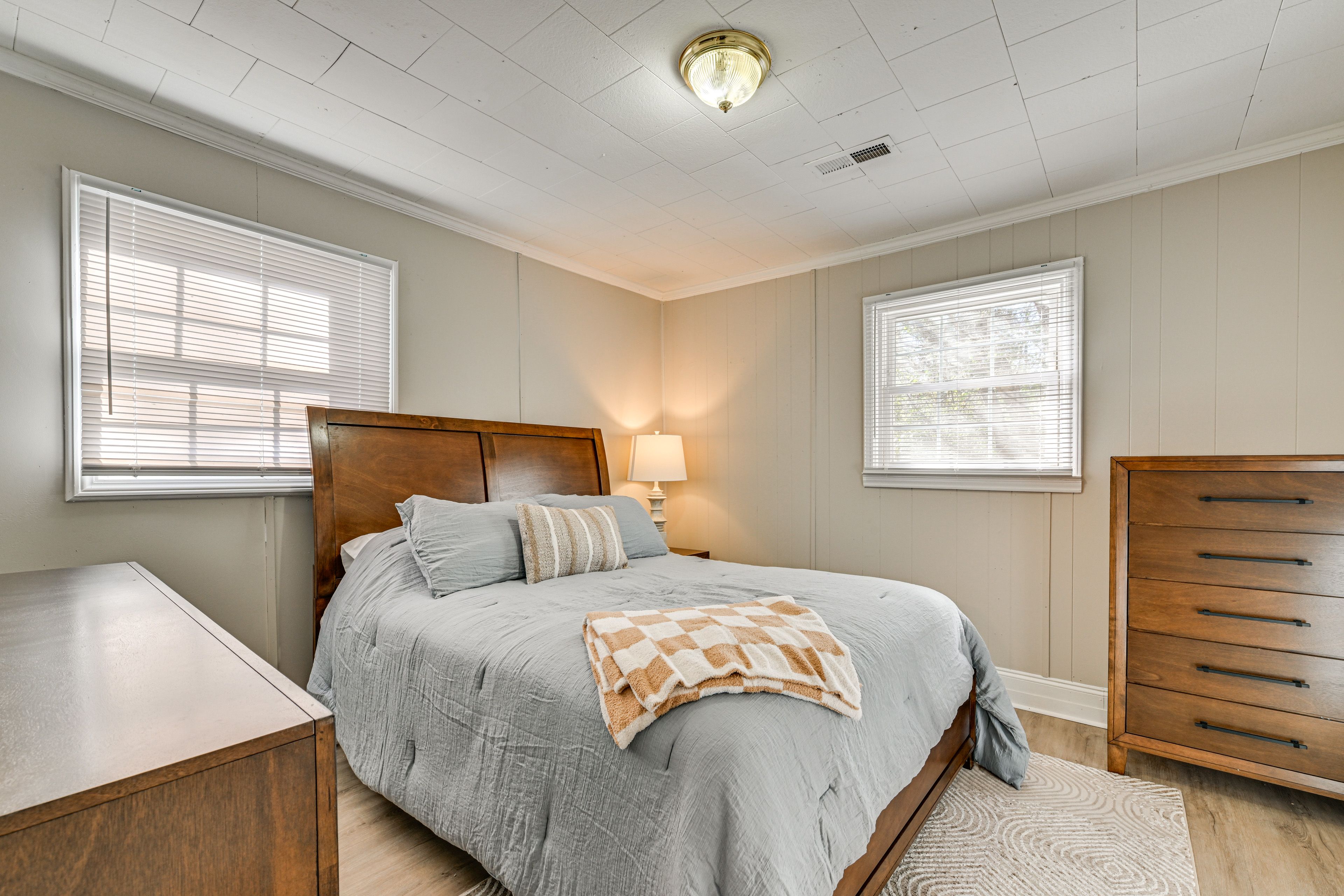 Bedroom 2 | Queen Bed