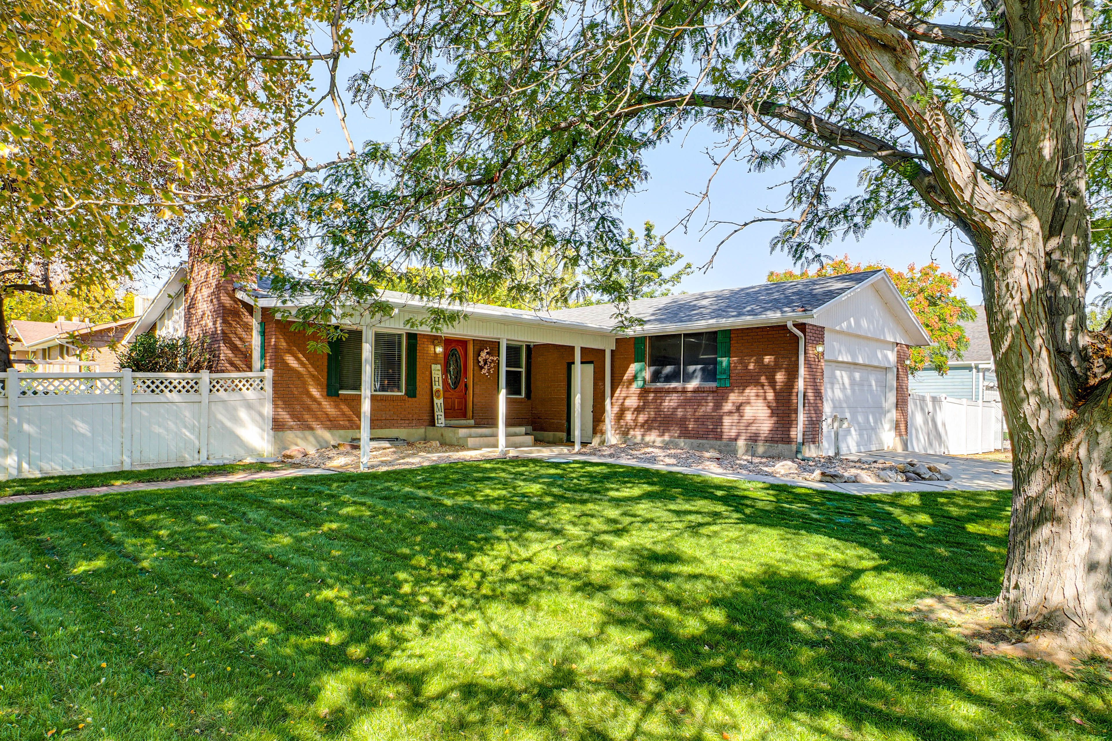 Parking | Garage (1 Vehicle) | Gravel Area (2 Vehicles) | Driveway (2 Vehicles)