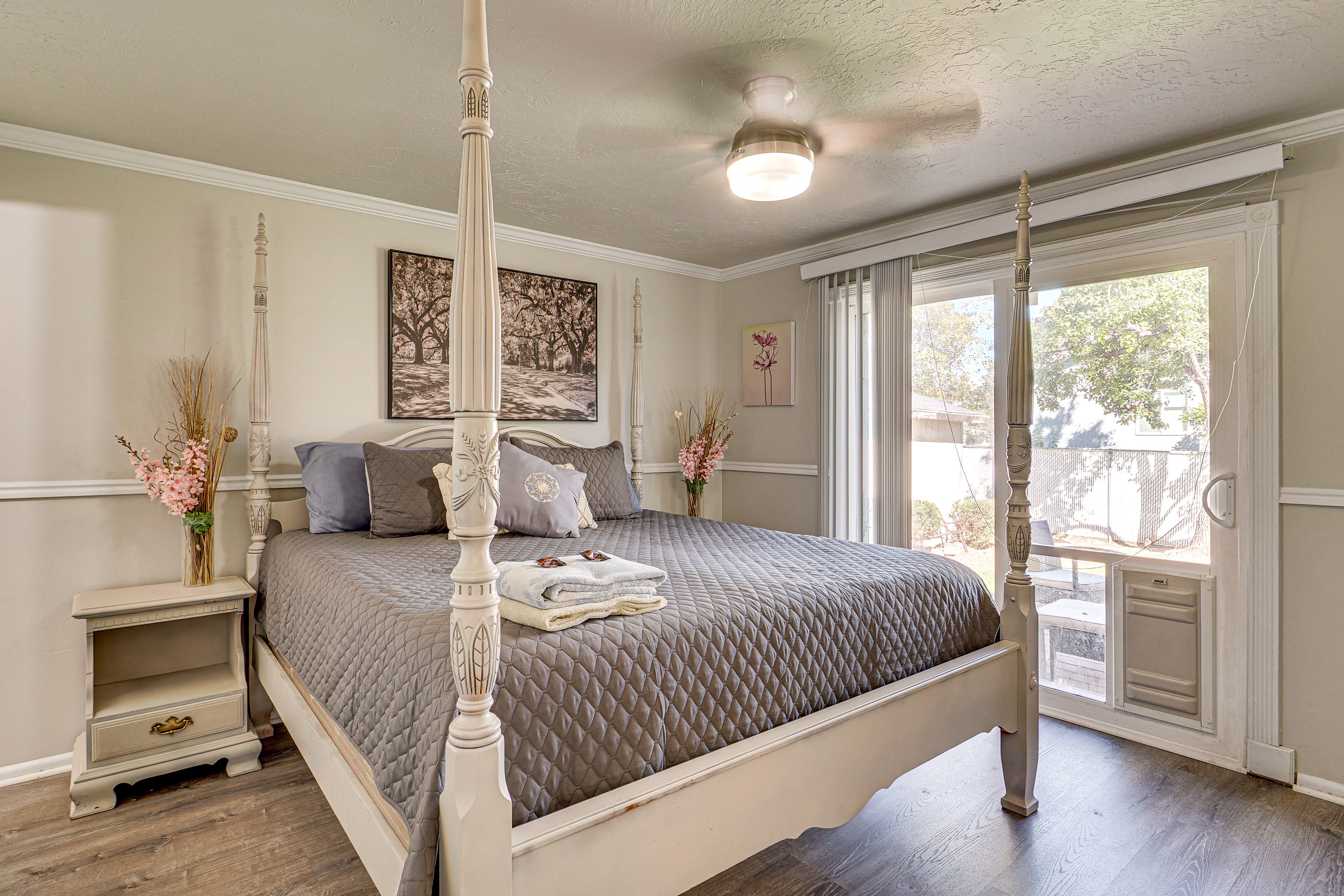 Bedroom 1 | 1st Floor | King Bed | Smart TV