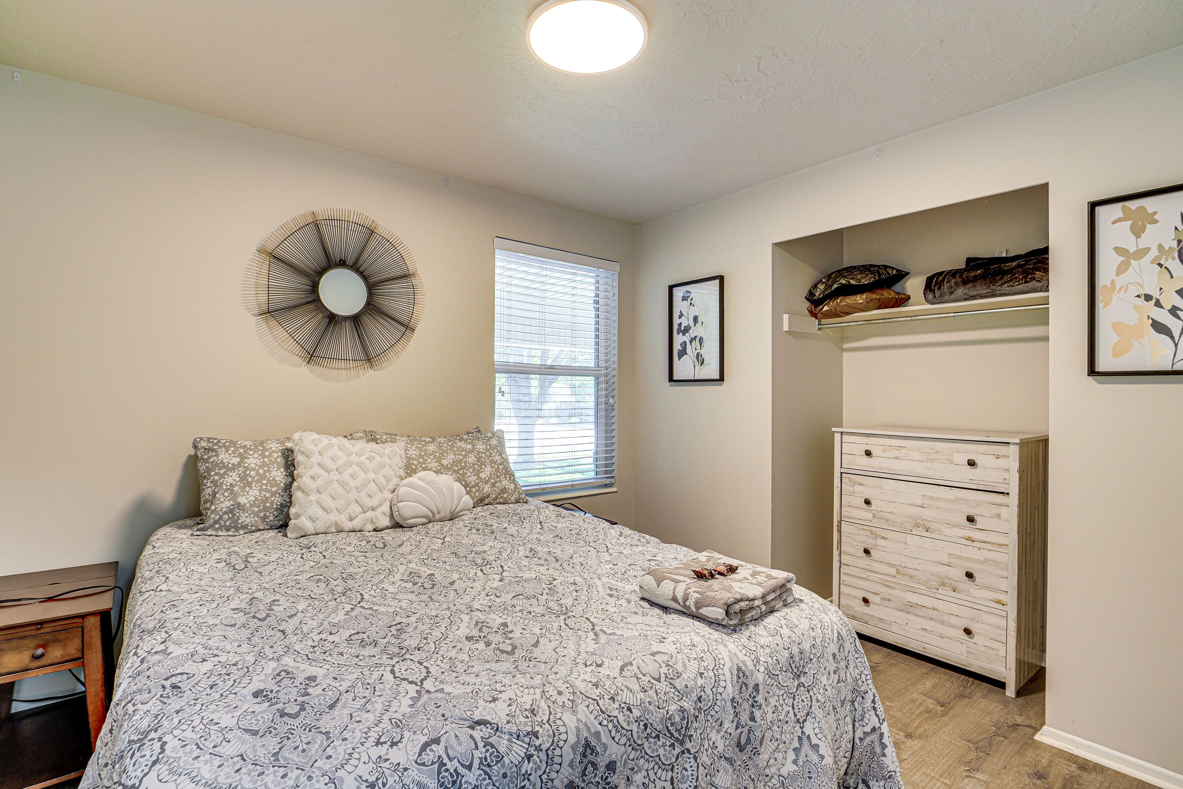 Bedroom 2 | 1st Floor | Queen Bed