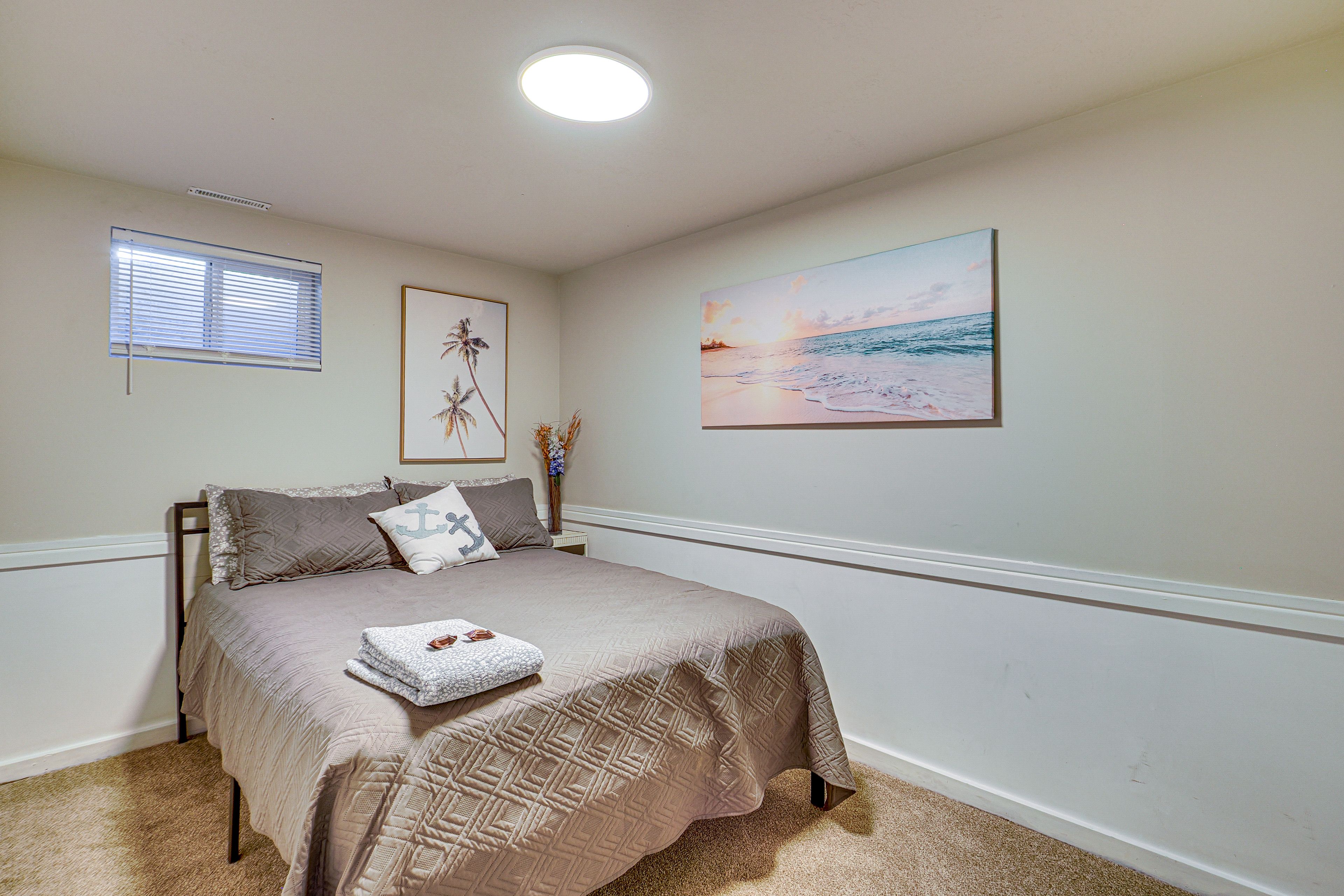 Bedroom 5 | Basement | Queen Bed