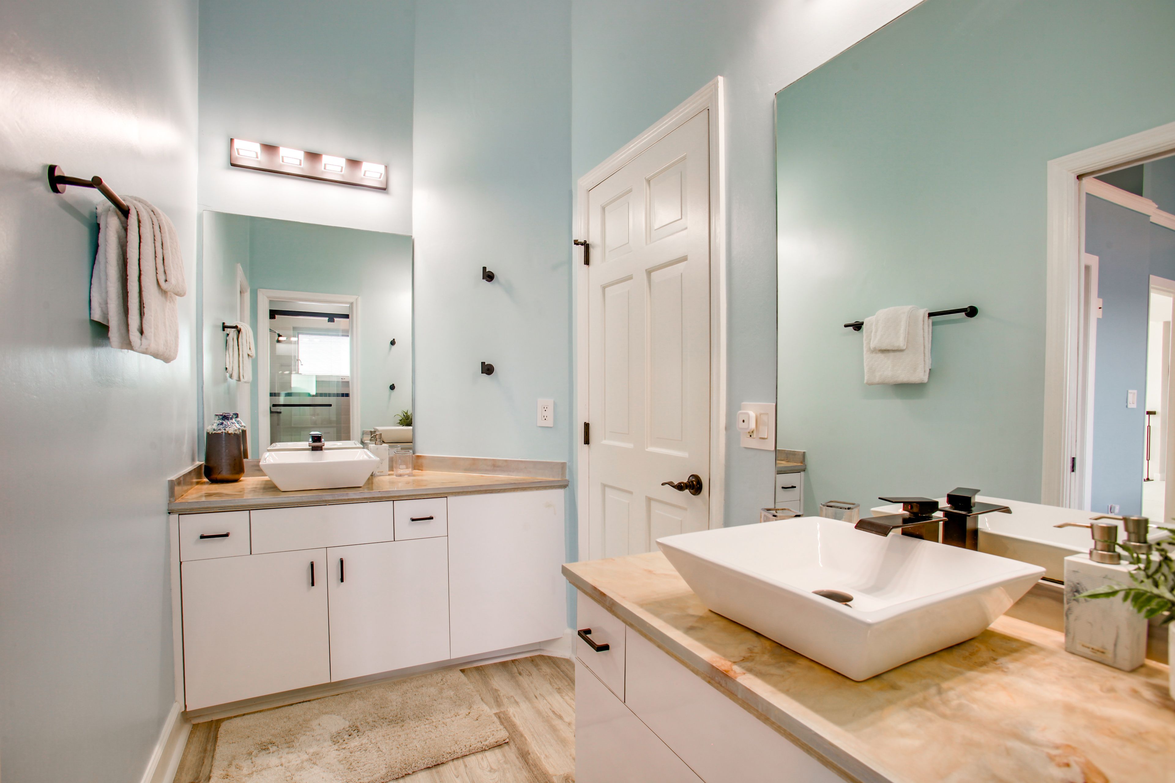 Jack-and-Jill Bathroom | 2nd Floor
