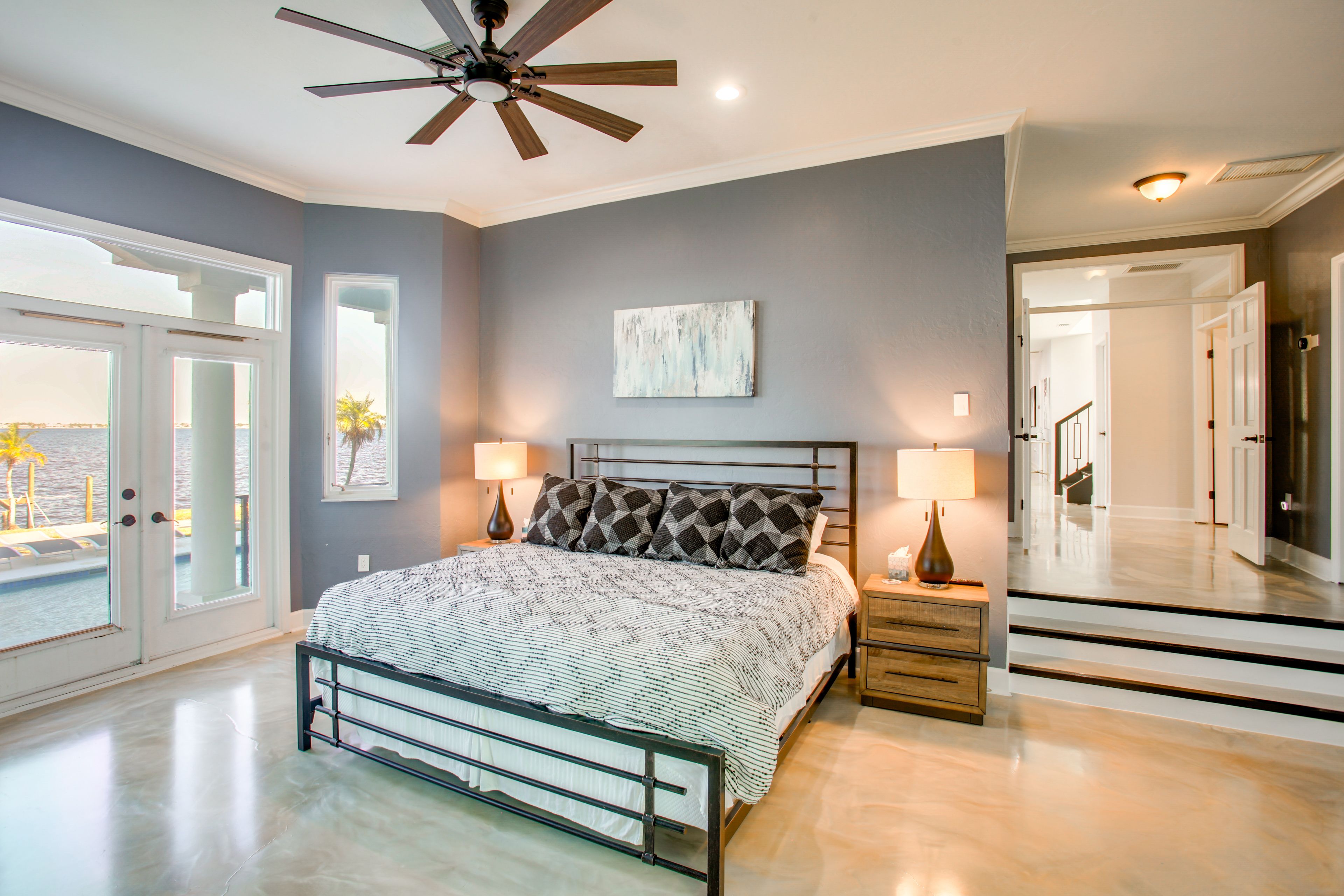 Bedroom 1 | King Bed | Linens | 1st Floor