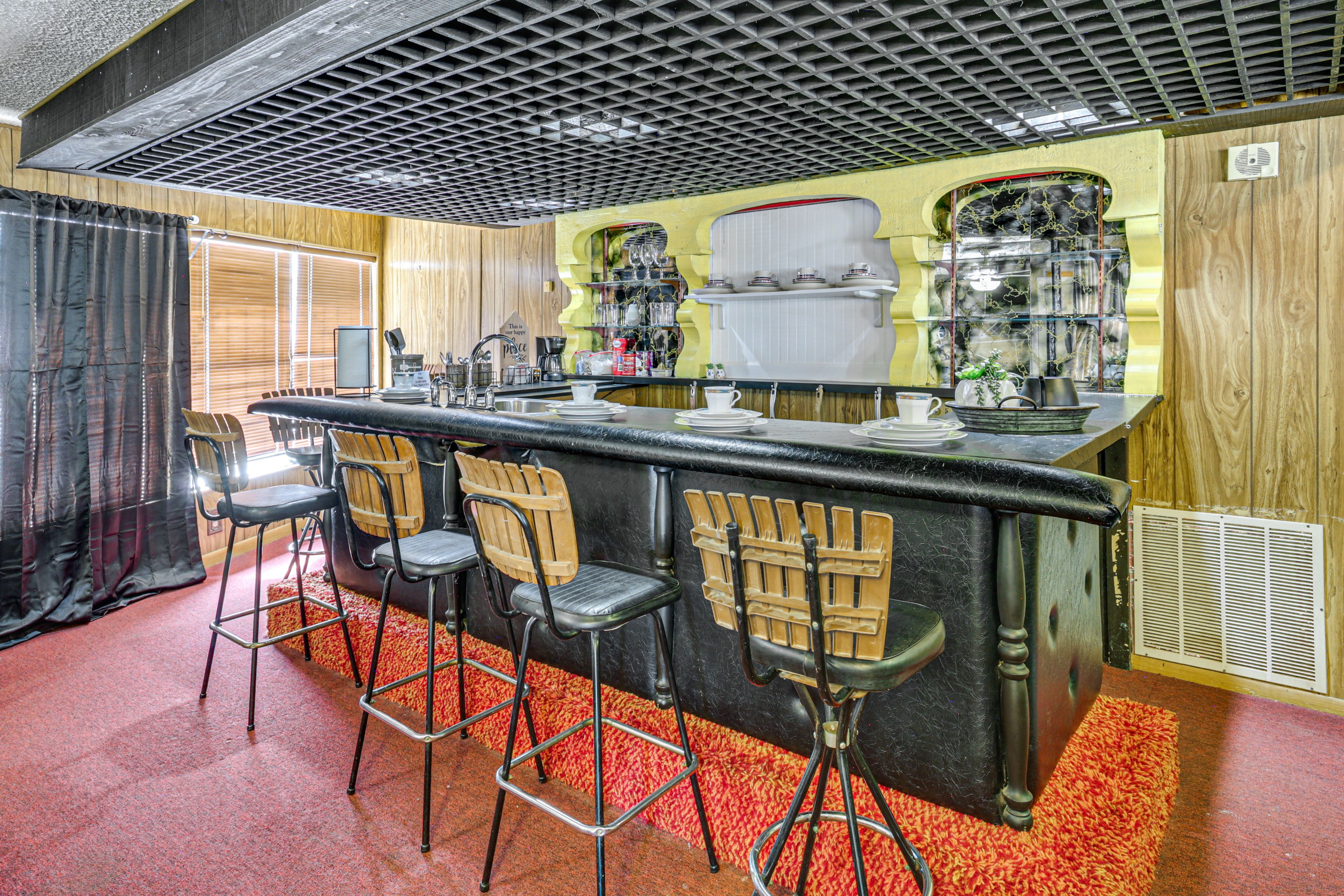 Spacious Wet Bar | Smart TV | Free WiFi