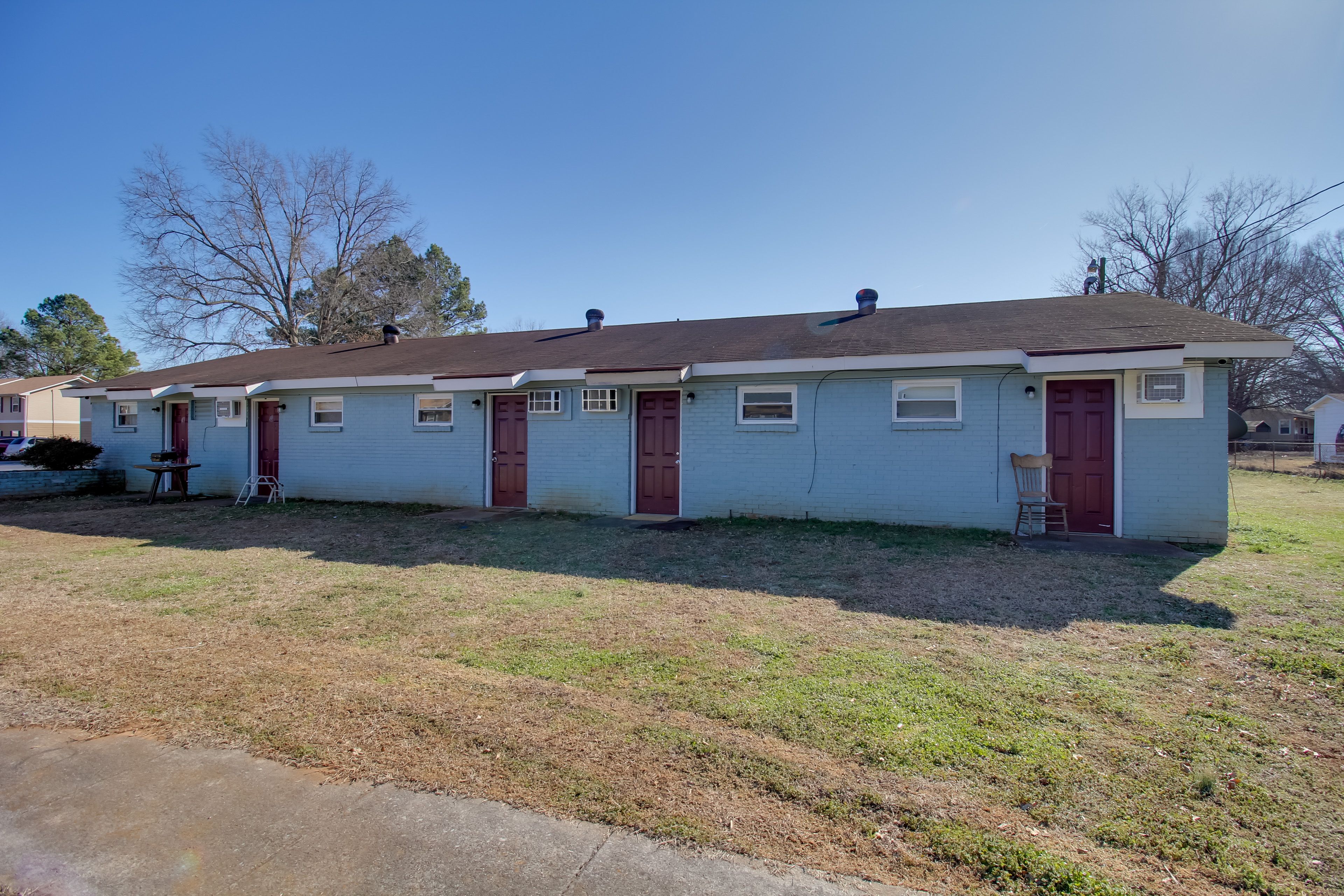 Building Exterior | Free Street Parking