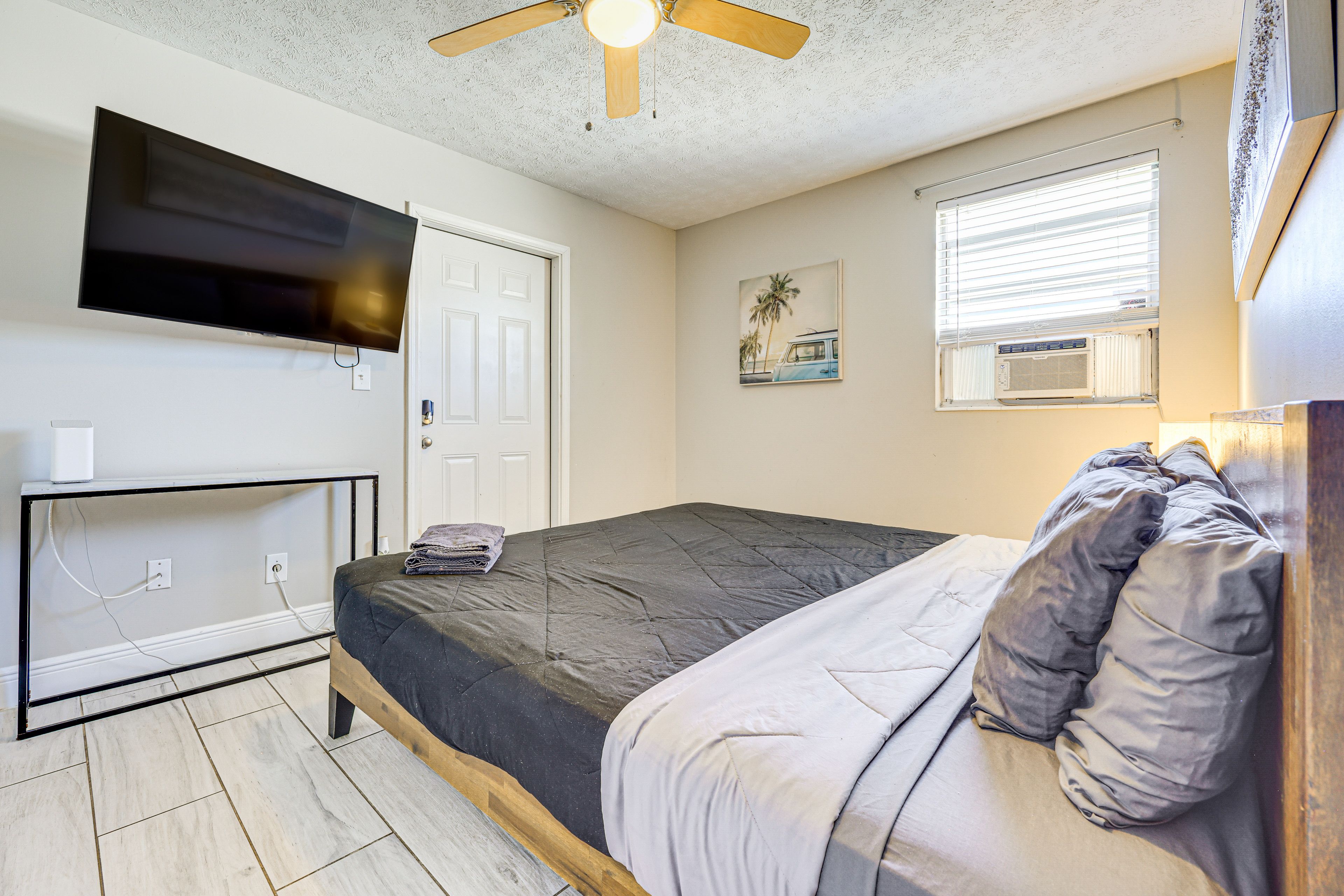 Bedroom | King Bed