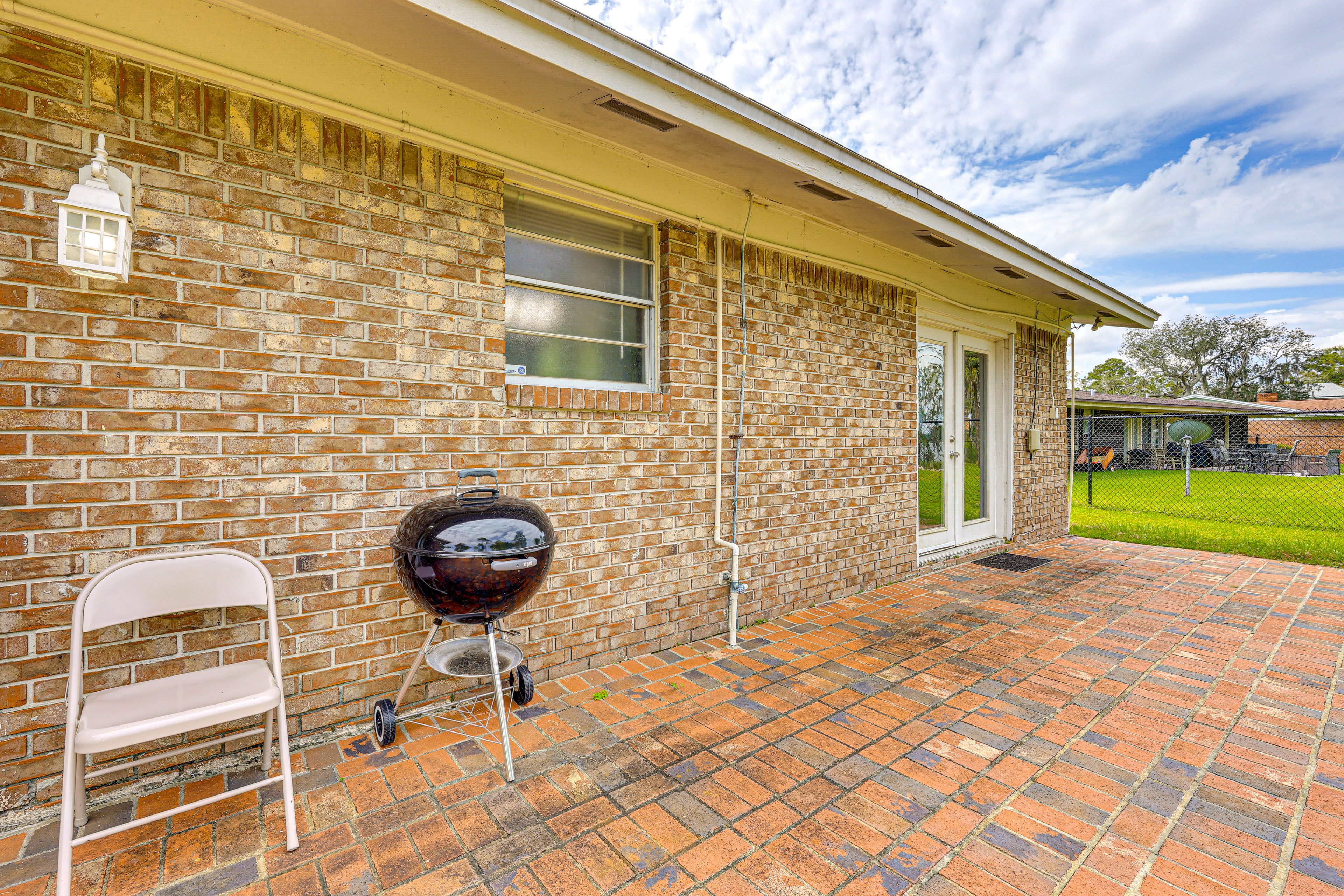 Shared Outdoor Space | Fenced Yard | Patio | Charcoal Grill