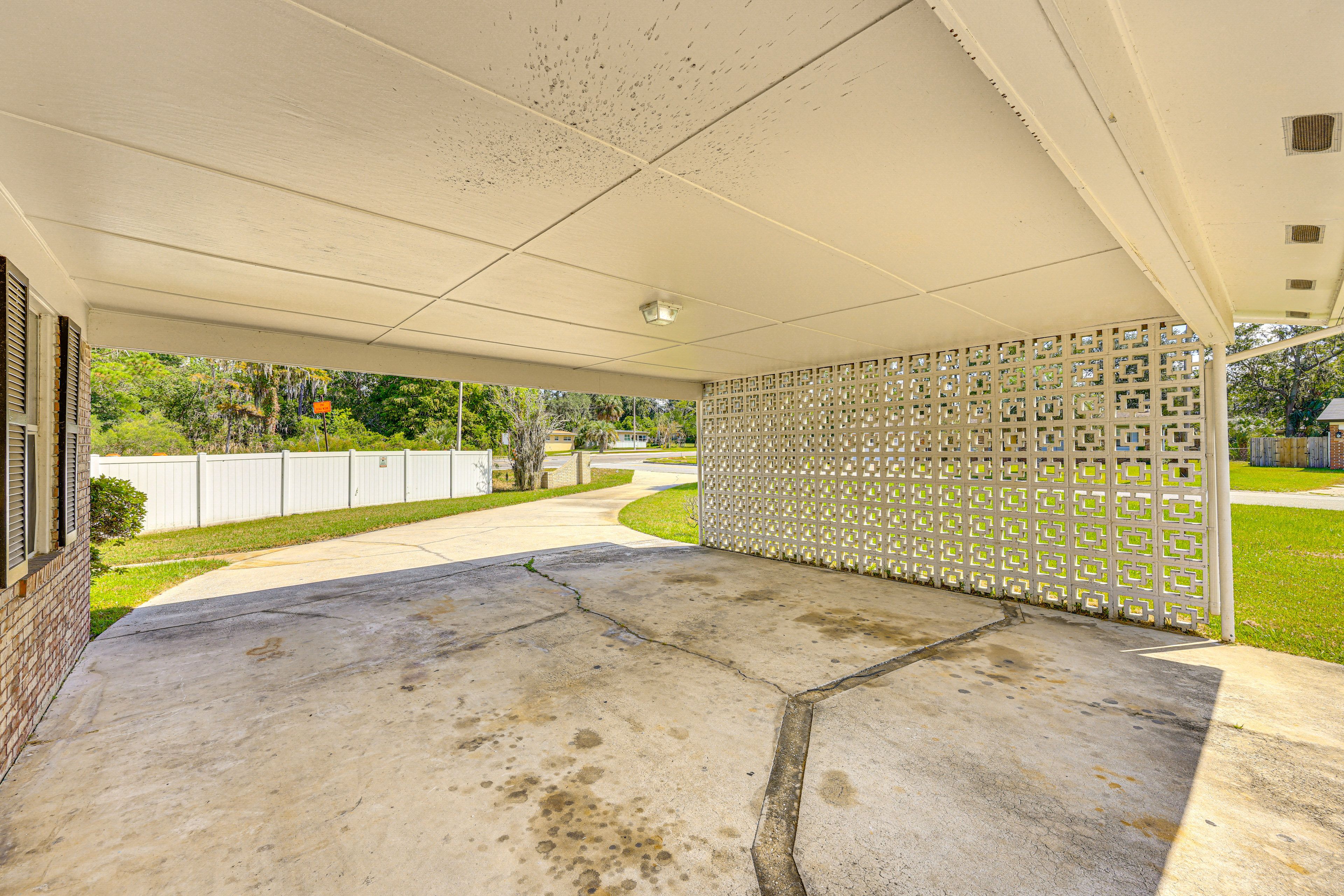 Parking | Carport (1 Vehicle) | Shared Driveway (1 Vehicle) | Trailer Parking