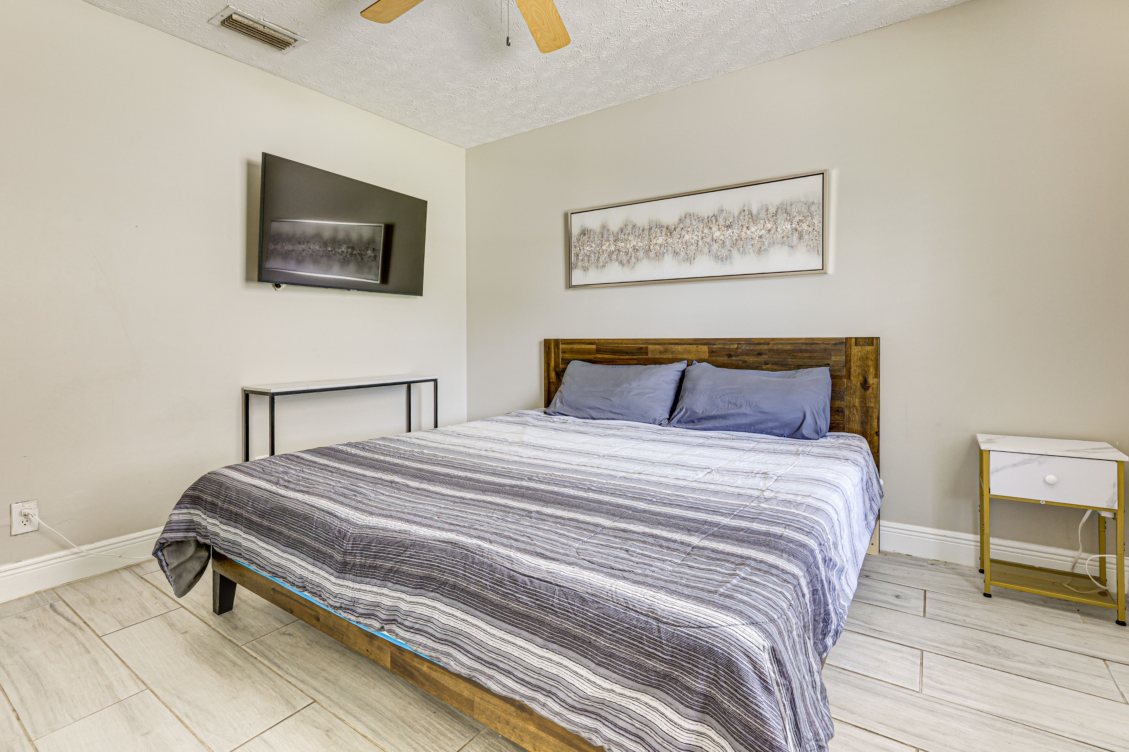 Bedroom 2 | King Bed