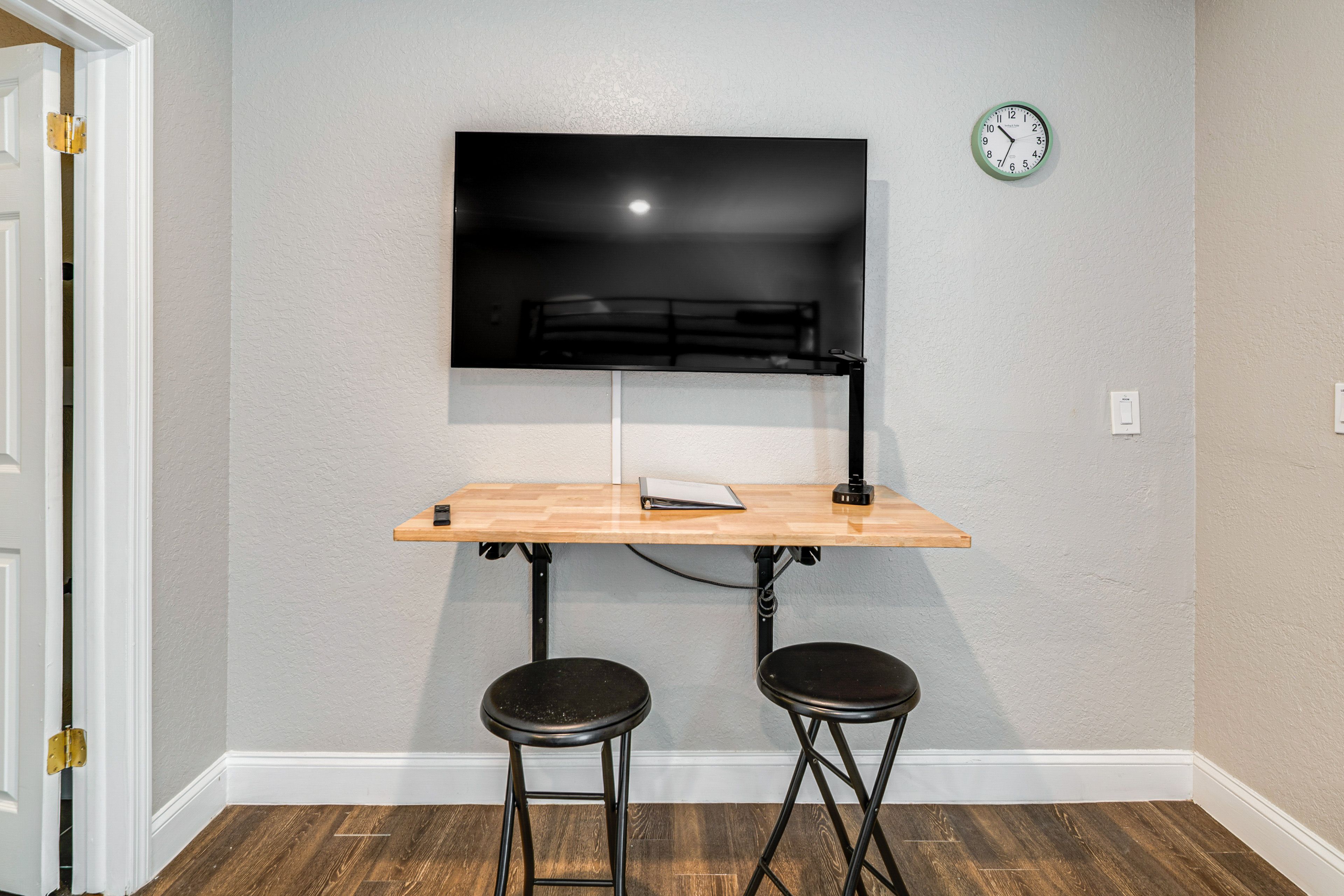 Dining Area | Free WiFi