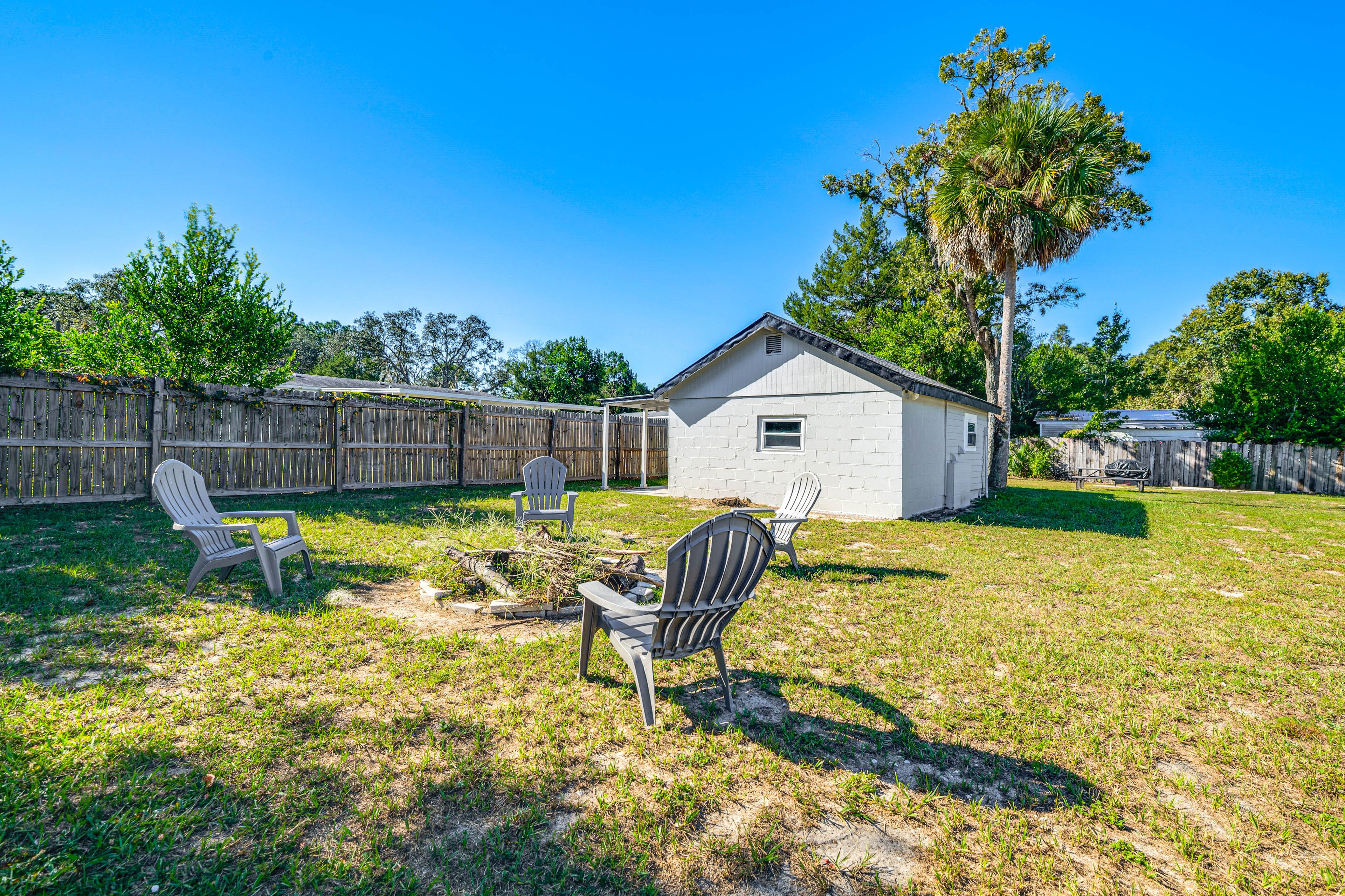 Crystal River Resort Community Amenities | Fire Pit | Gas Grills | Common Hall