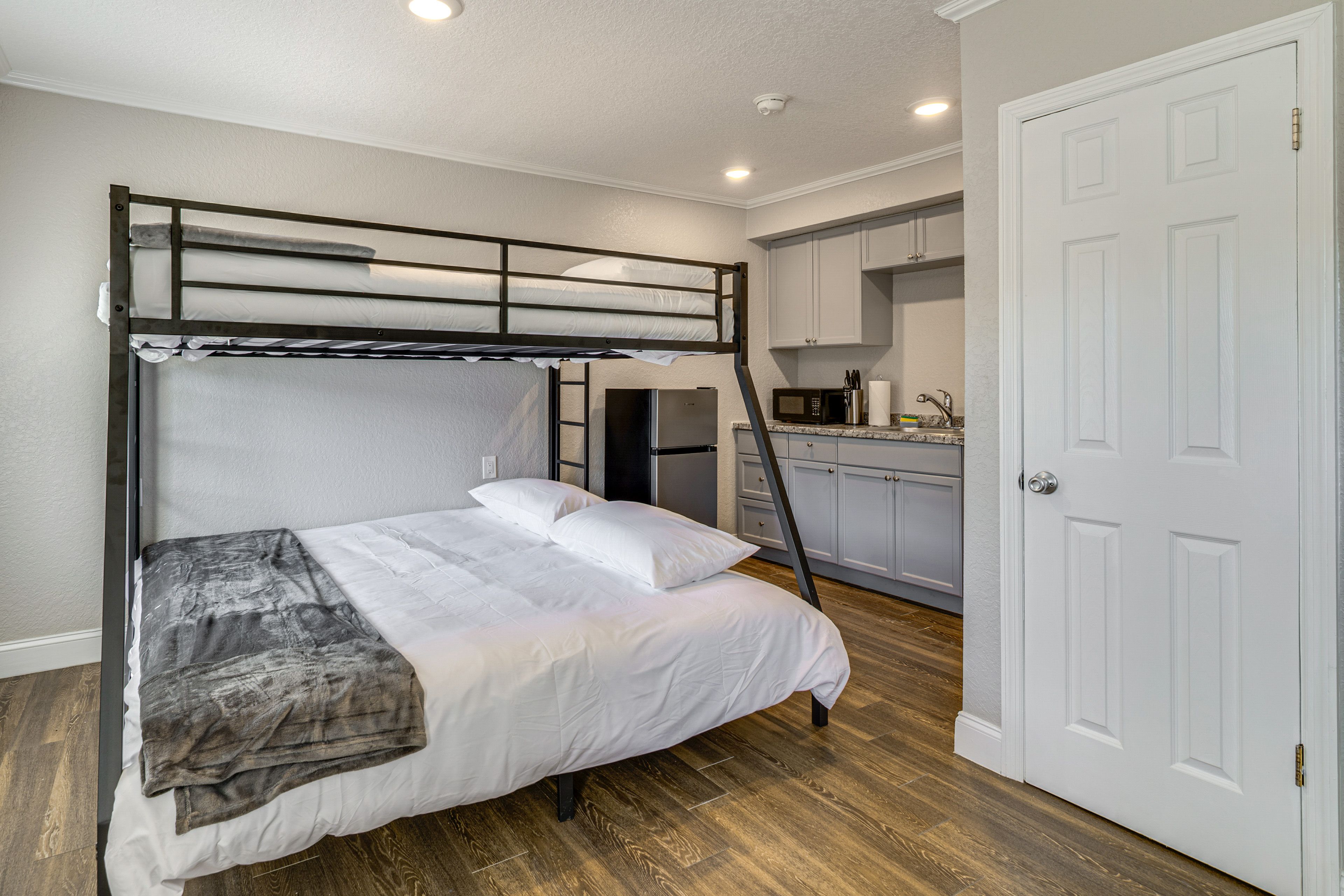Homosassa Vacation Rental | Studio | 1BA | 400 Sq Ft | Small Step to Enter