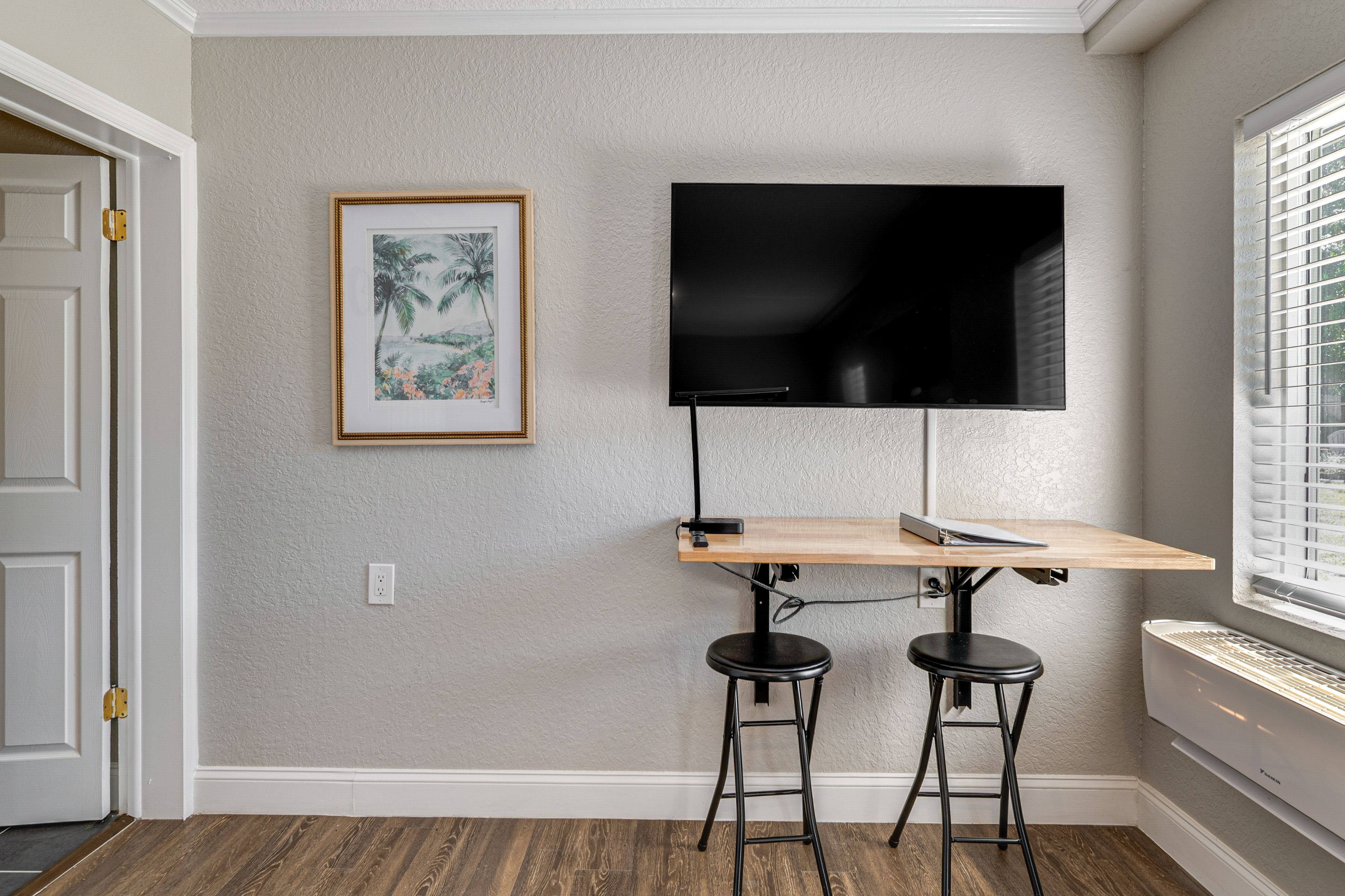 Dining Area | Dishware/Flatware Provided | Flat-Screen TV