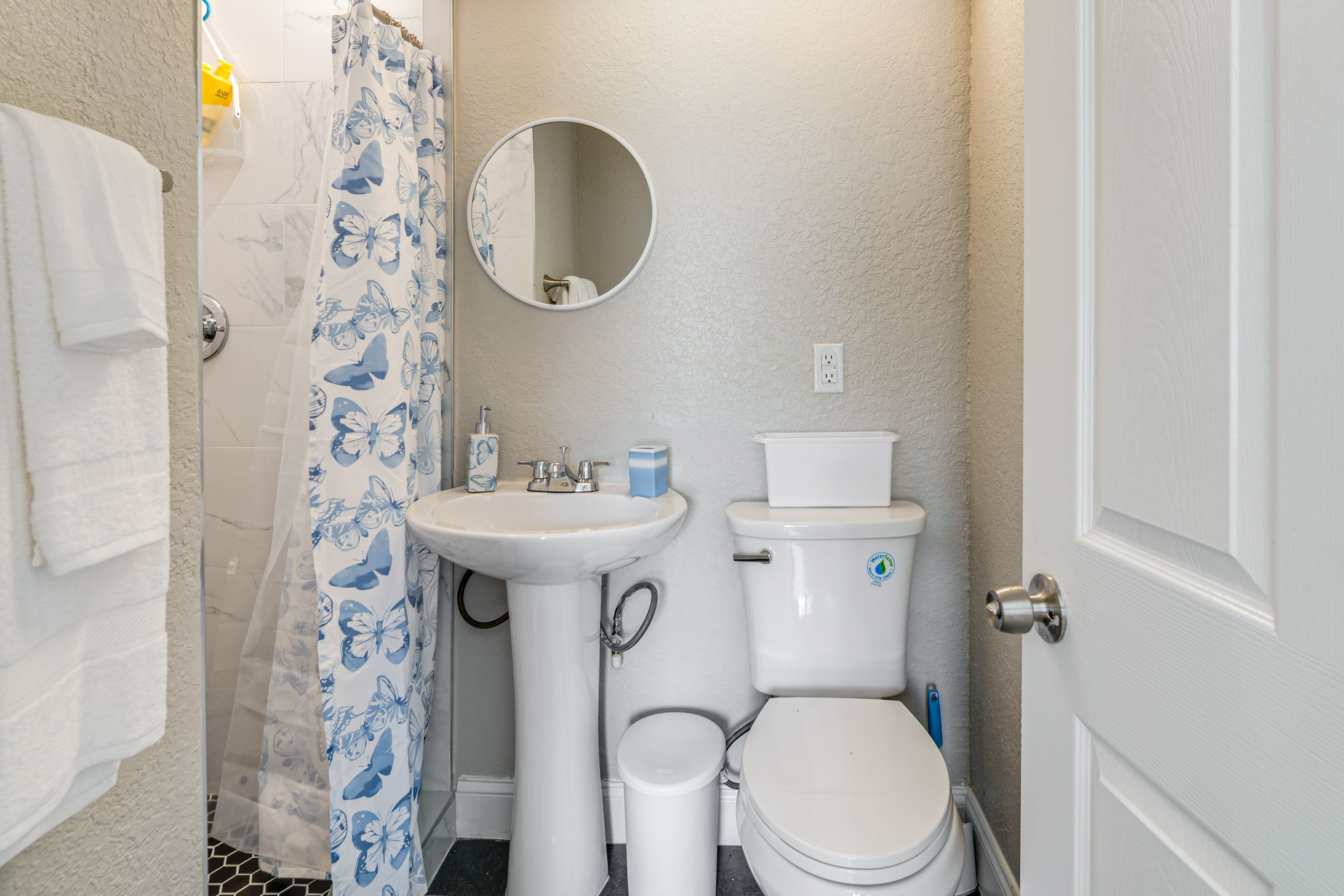 Bathroom | Shower | Towels Provided