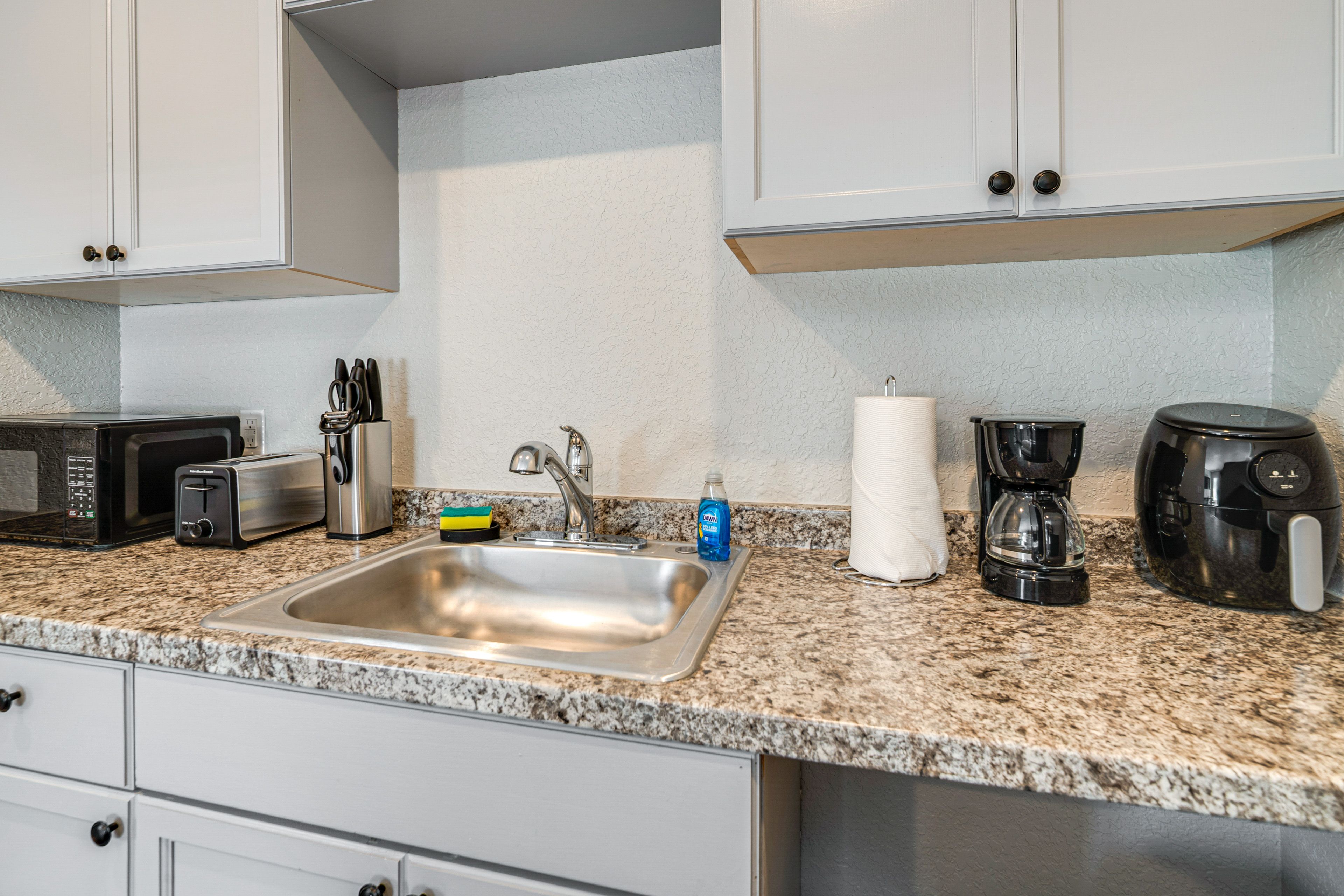 Kitchenette | Mini Refrigerator