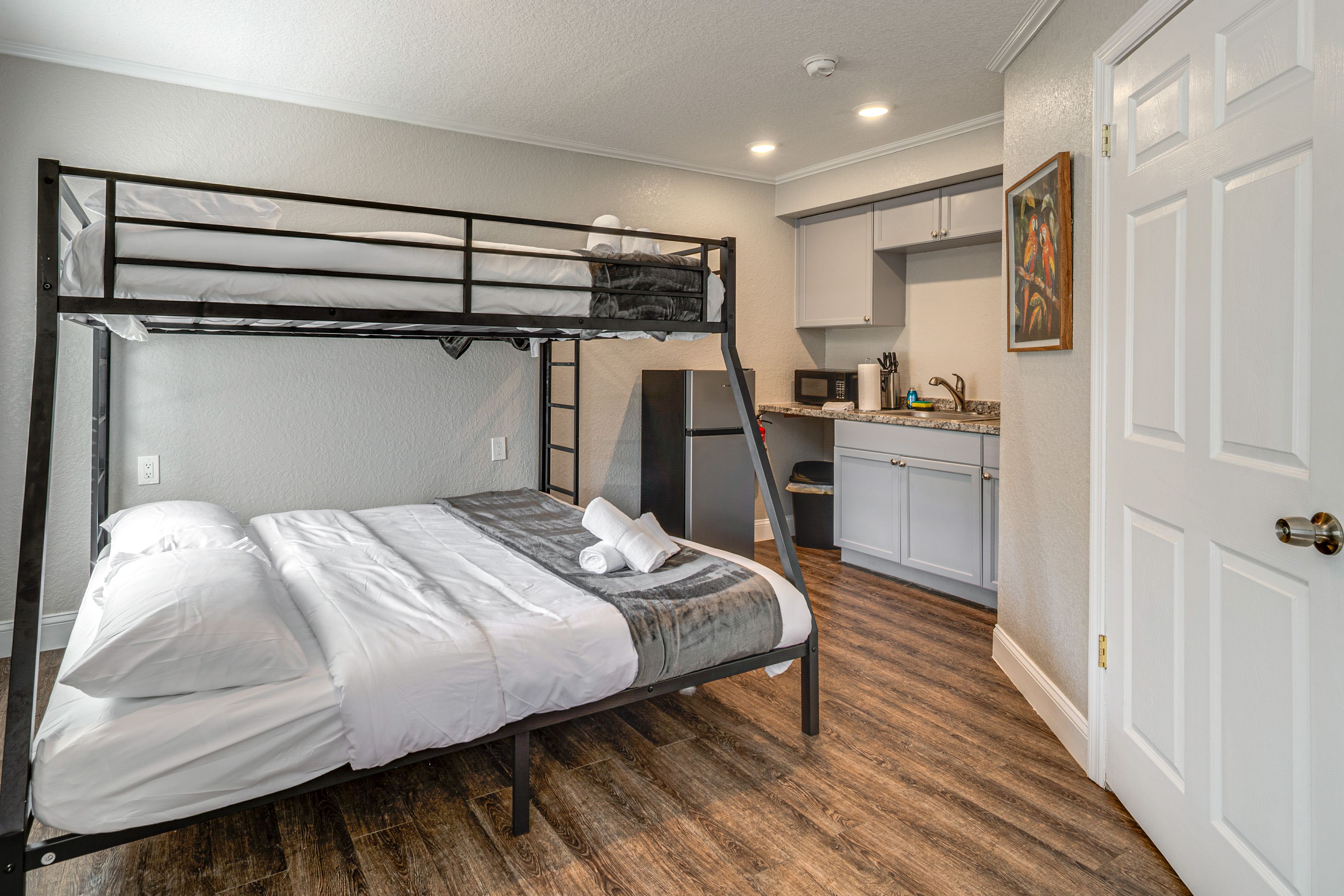 Studio | Bunk Bed (Full/King) | Linens Provided